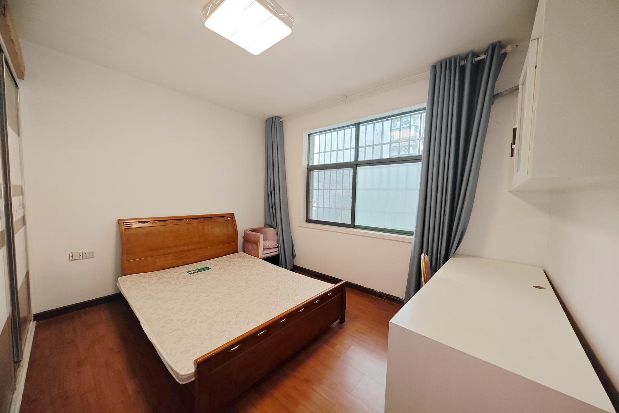 曙光大邸  3室2厅2卫   112.00万卧室