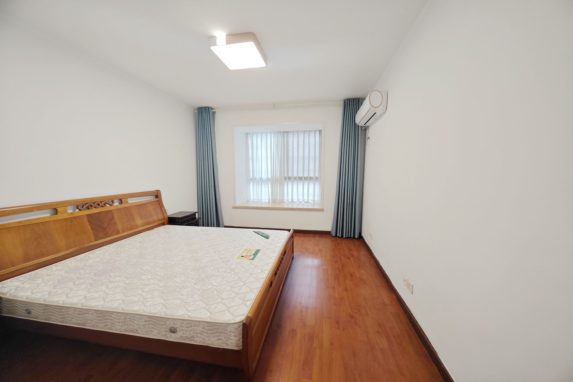 曙光大邸  3室2厅2卫   112.00万卧室