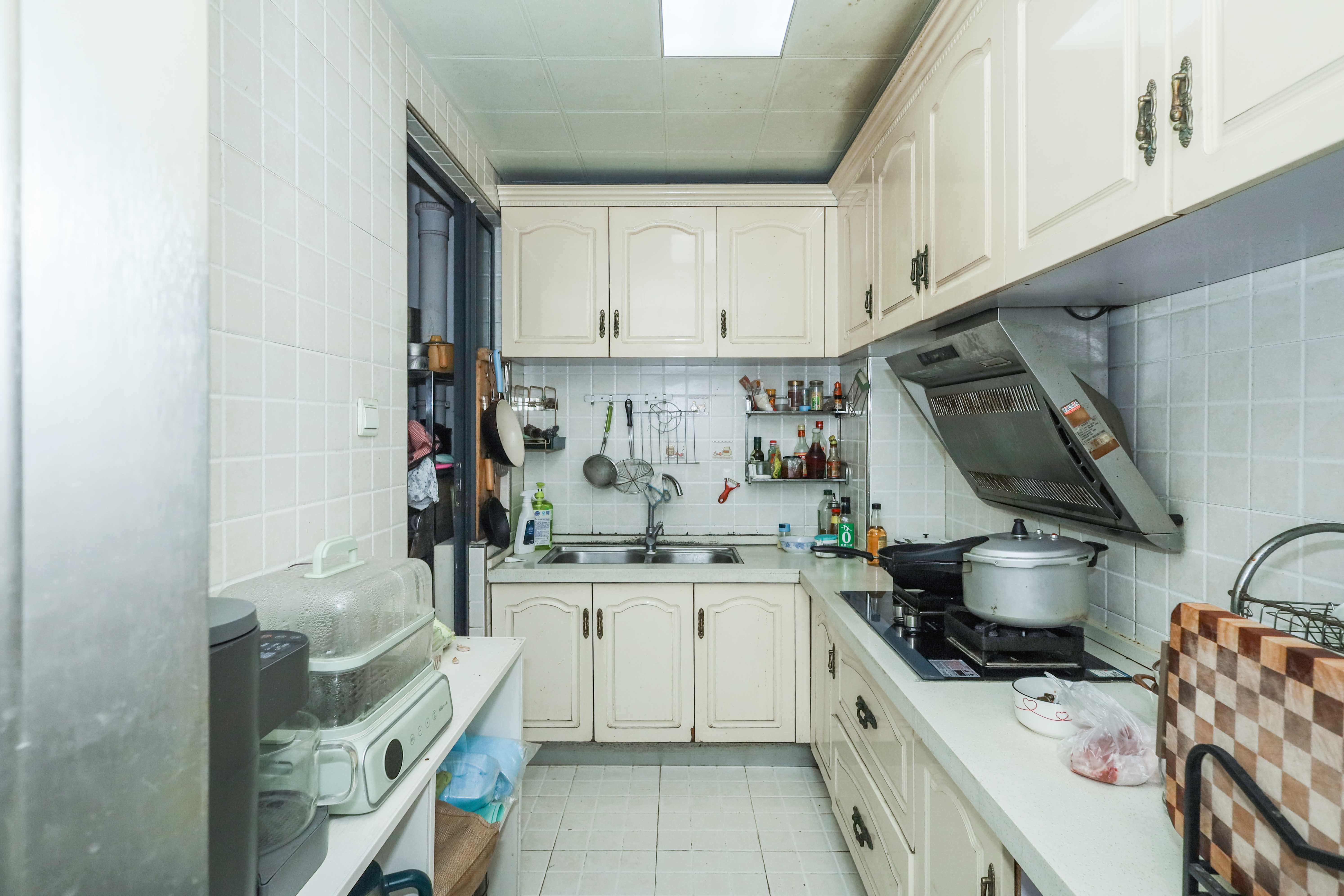 保利麓谷林语A区 2室2厅1卫 59.9万 保利麓谷林语A区 2室2厅1卫 59.9万厨房