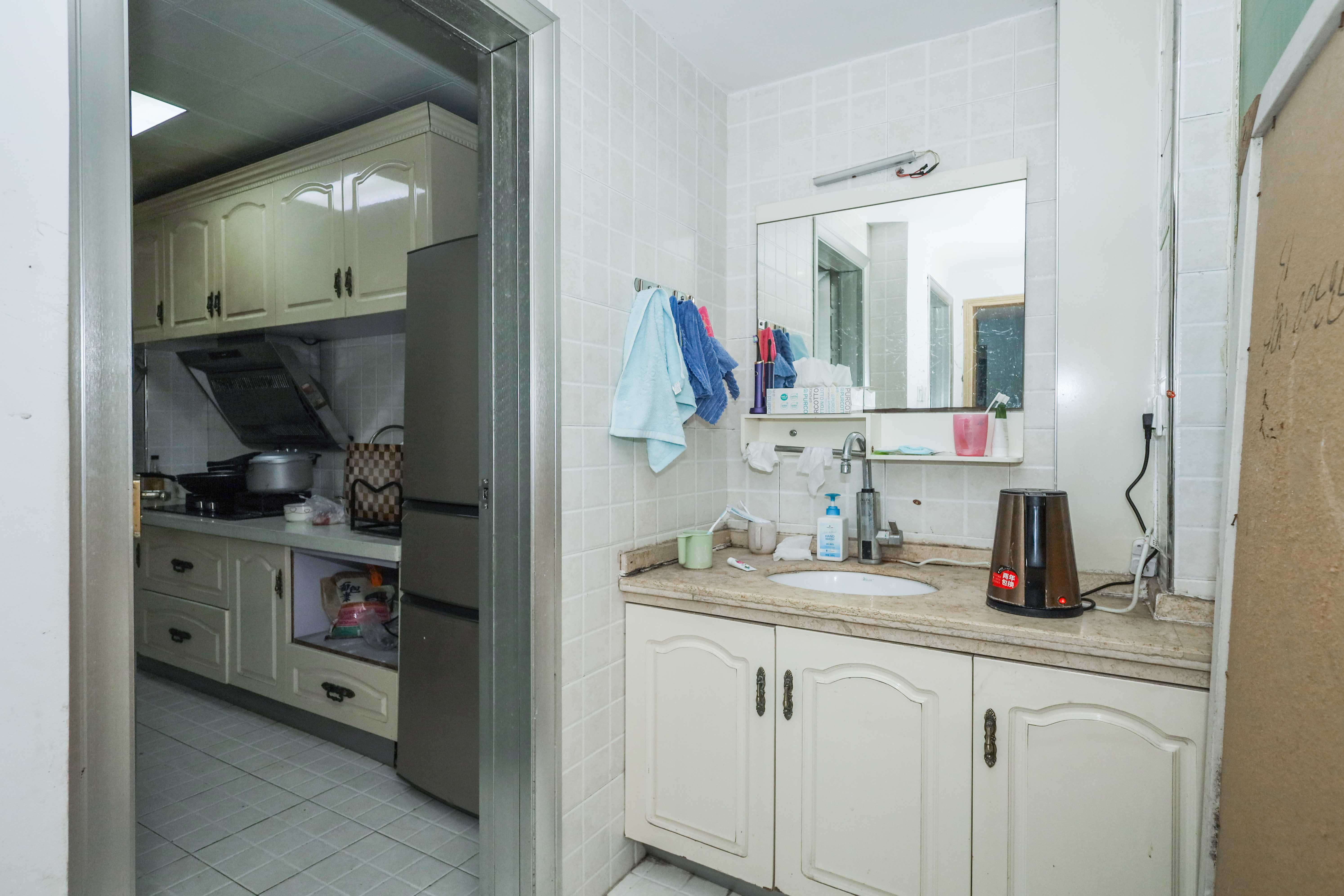 保利麓谷林语A区 2室2厅1卫 59.9万 保利麓谷林语A区 2室2厅1卫 59.9万厨房