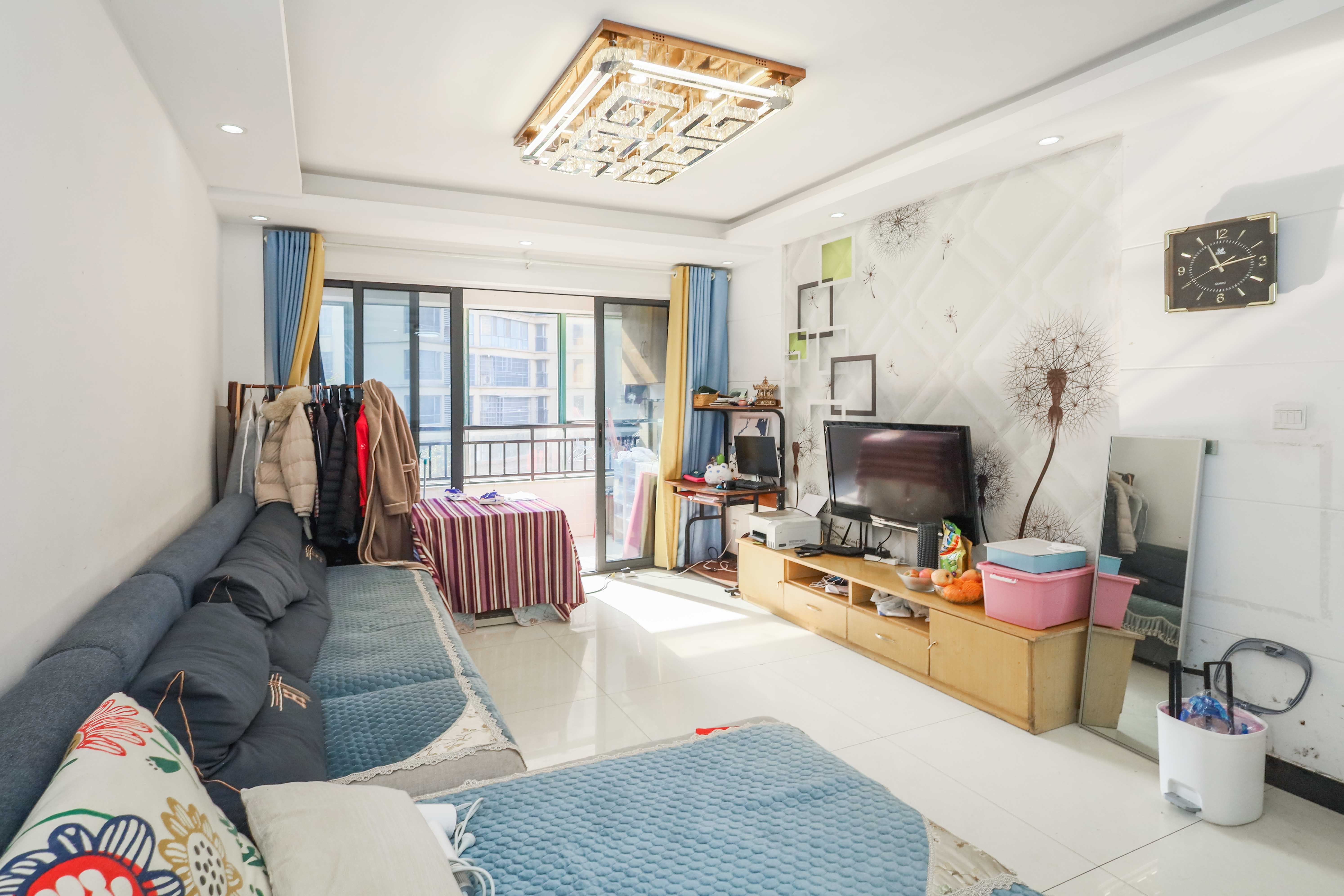 保利麓谷林语A区 2室2厅1卫 59.9万 保利麓谷林语A区 2室2厅1卫 59.9万客厅