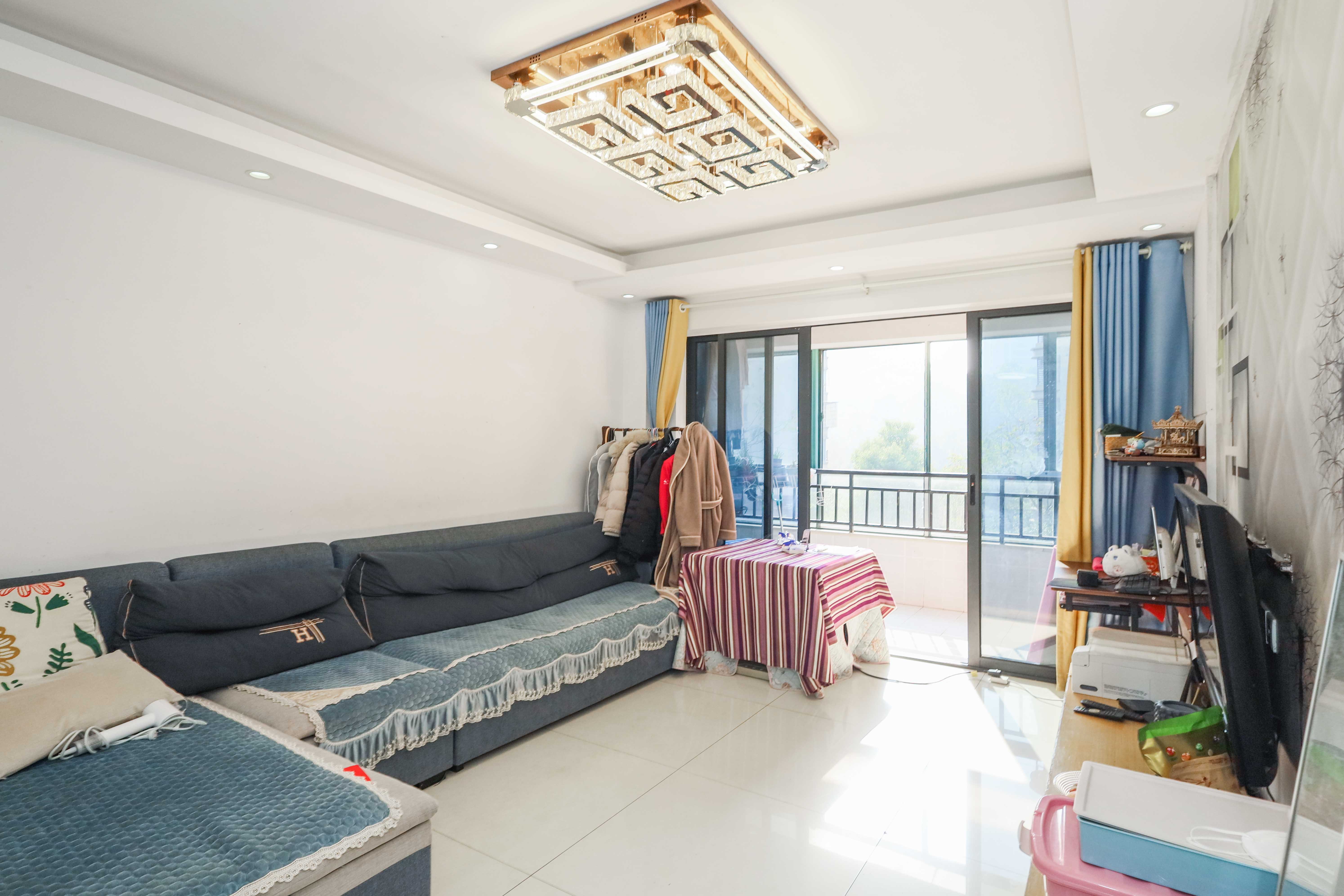 保利麓谷林语A区 2室2厅1卫 59.9万 保利麓谷林语A区 2室2厅1卫 59.9万客厅