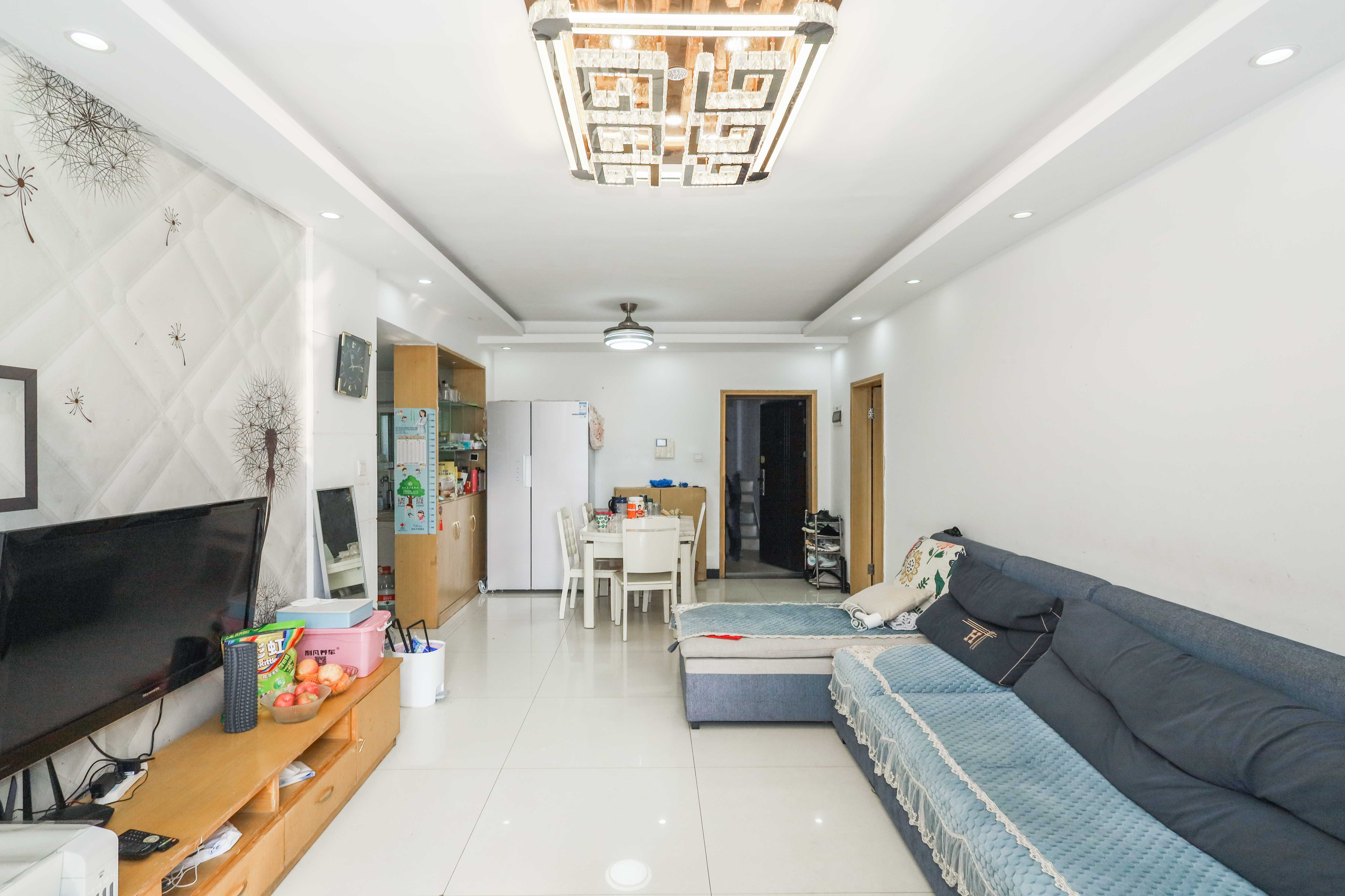 保利麓谷林语A区 2室2厅1卫 59.9万 保利麓谷林语A区 2室2厅1卫 59.9万客厅