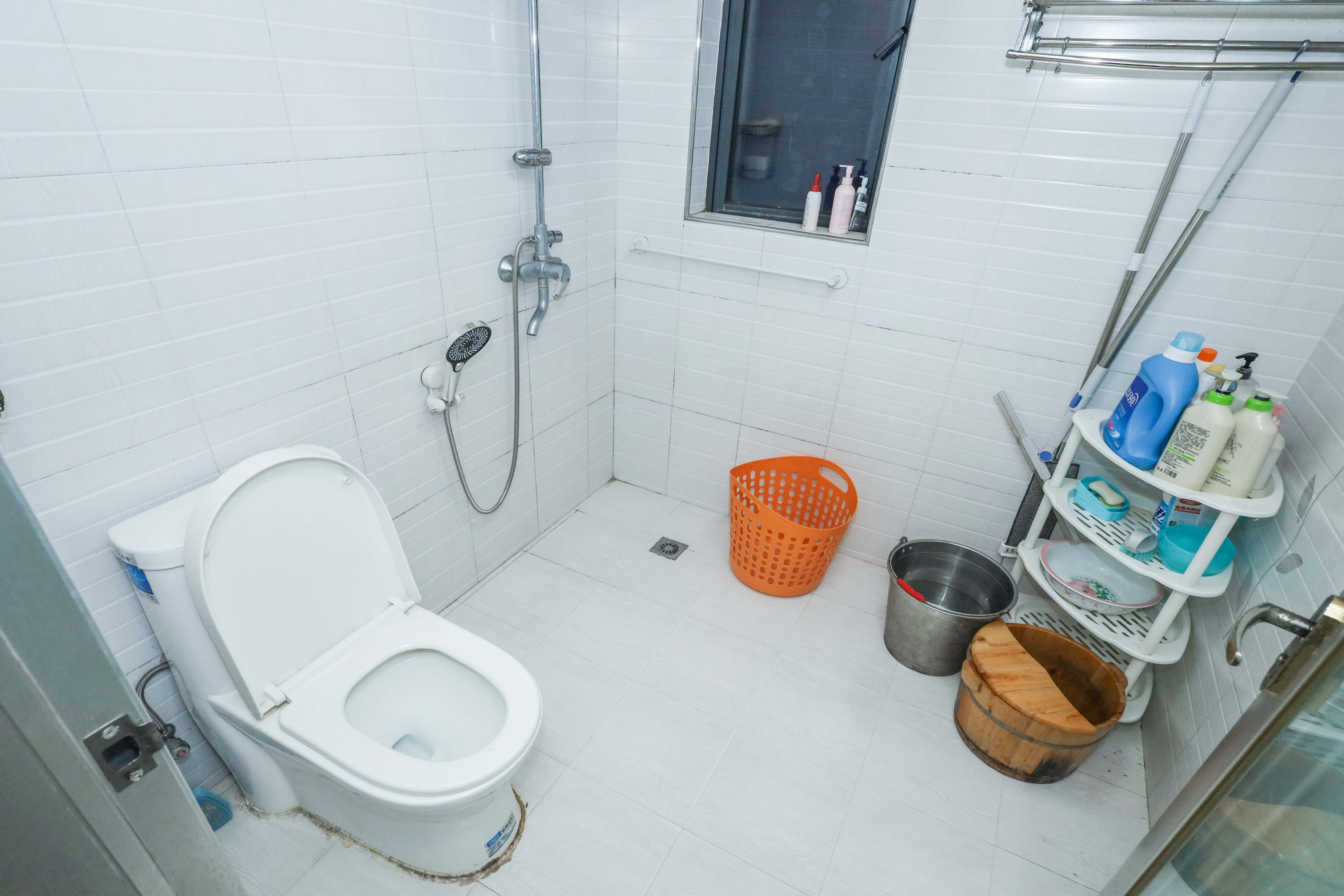 保利麓谷林语A区 2室2厅1卫 59.9万 保利麓谷林语A区 2室2厅1卫 59.9万卫生间