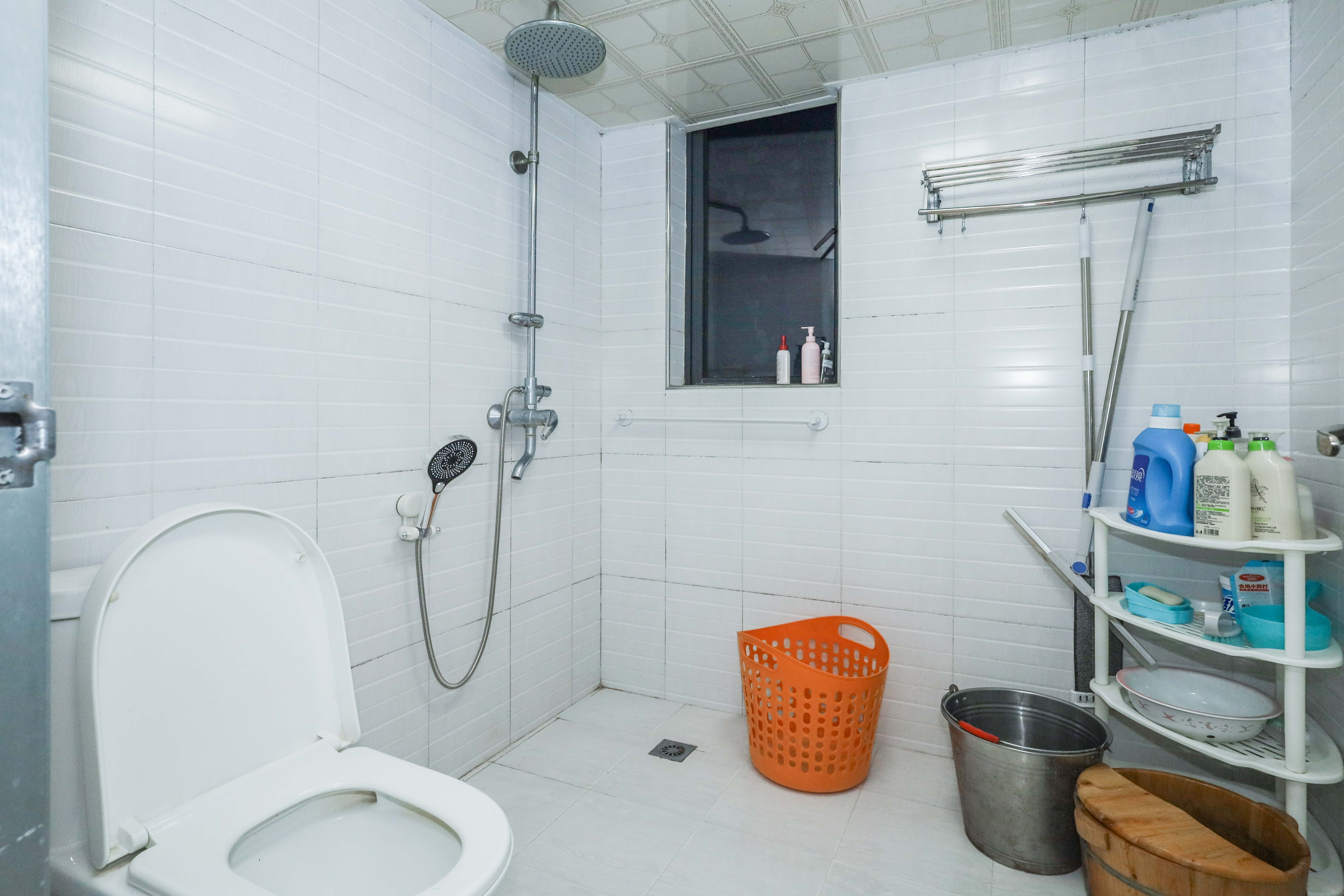 保利麓谷林语A区 2室2厅1卫 59.9万 保利麓谷林语A区 2室2厅1卫 59.9万卫生间