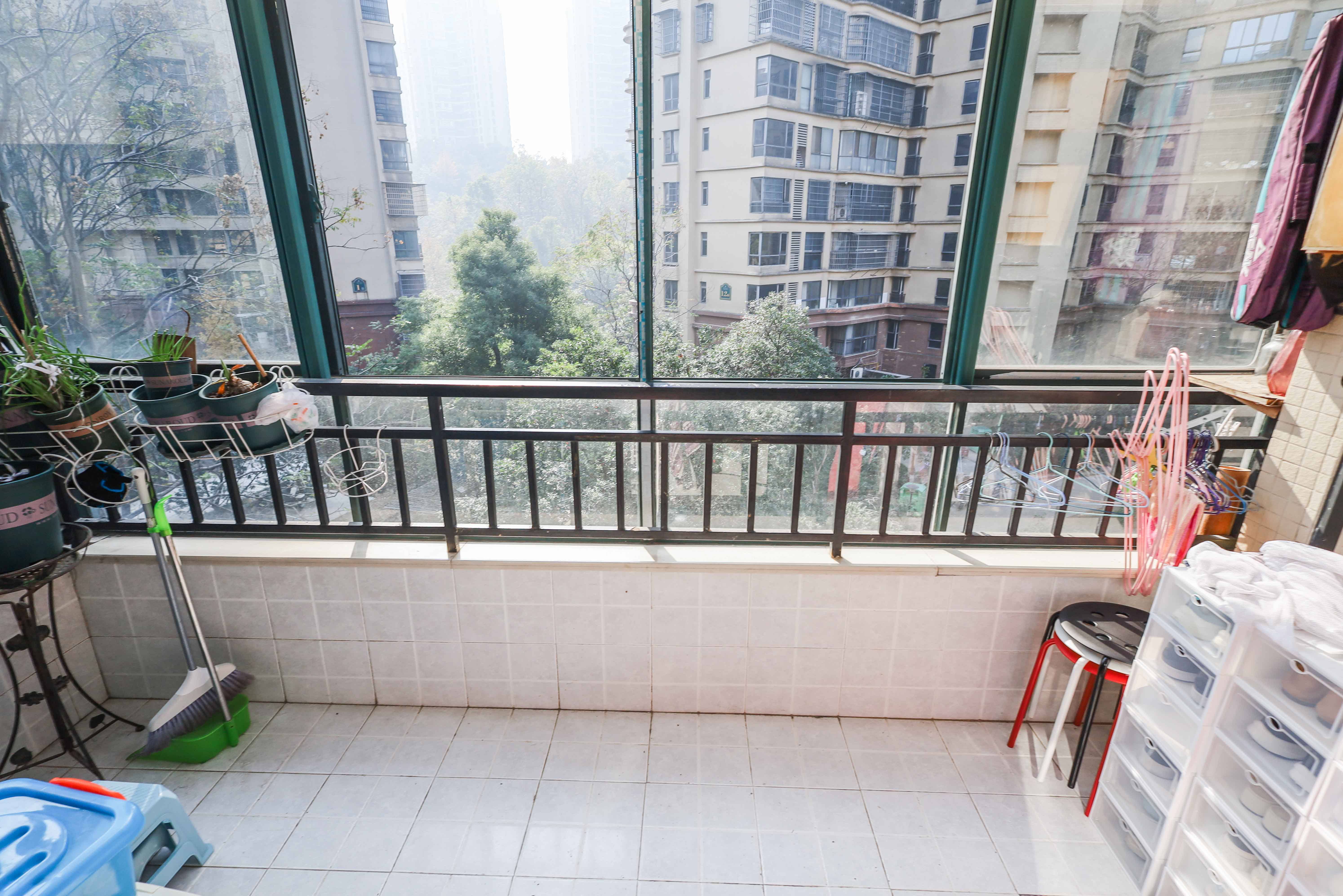 保利麓谷林语A区 2室2厅1卫 59.9万 保利麓谷林语A区 2室2厅1卫 59.9万阳台