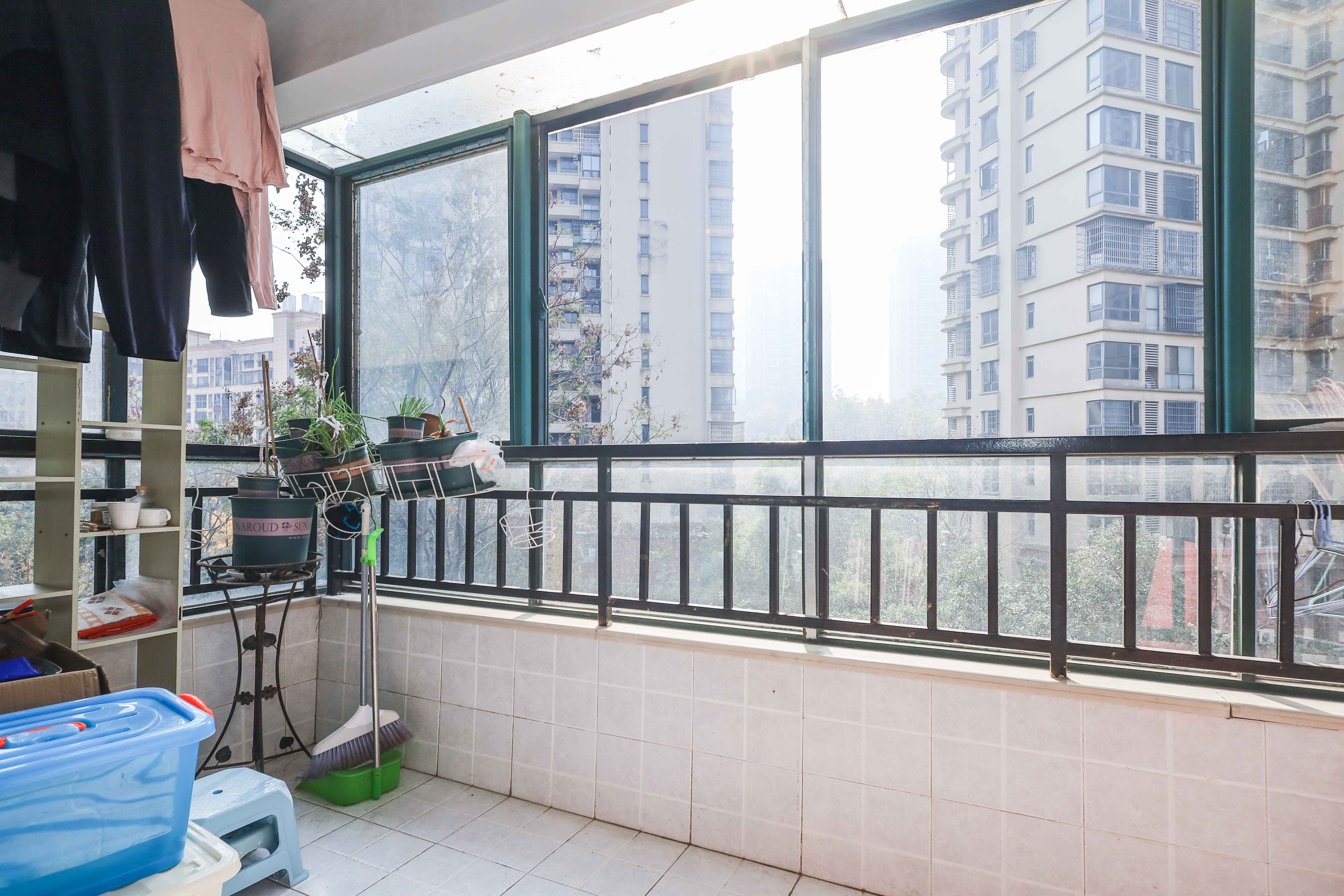 保利麓谷林语A区 2室2厅1卫 59.9万 保利麓谷林语A区 2室2厅1卫 59.9万阳台