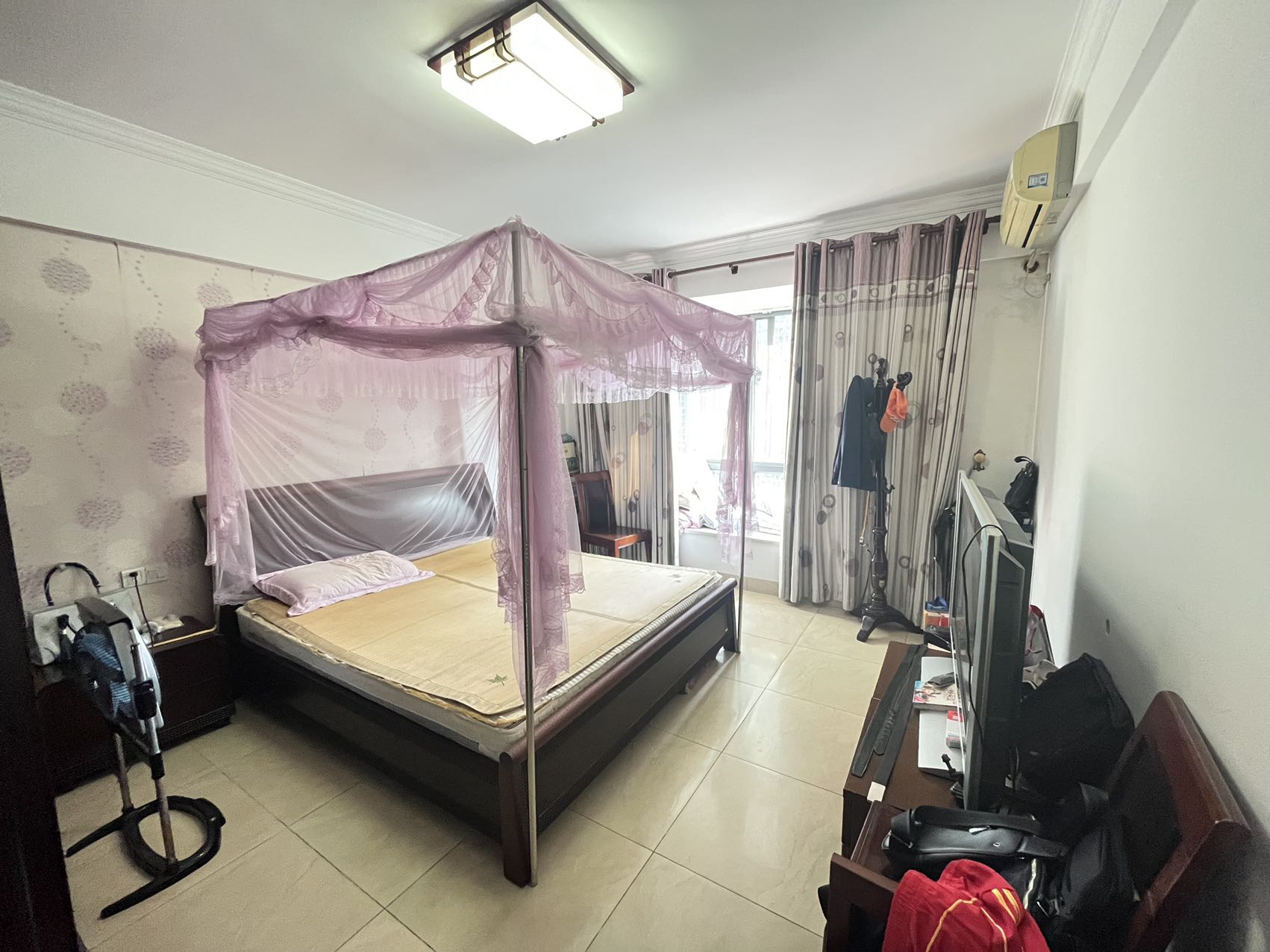 西岭华庭 4室2厅2卫 260.0万 西岭华庭 4室2厅2卫 260.0万室内图