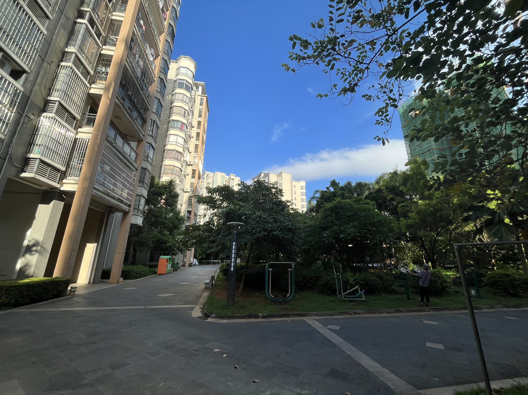 西岭华庭 4室2厅2卫 260.0万 西岭华庭 4室2厅2卫 260.0万小区图