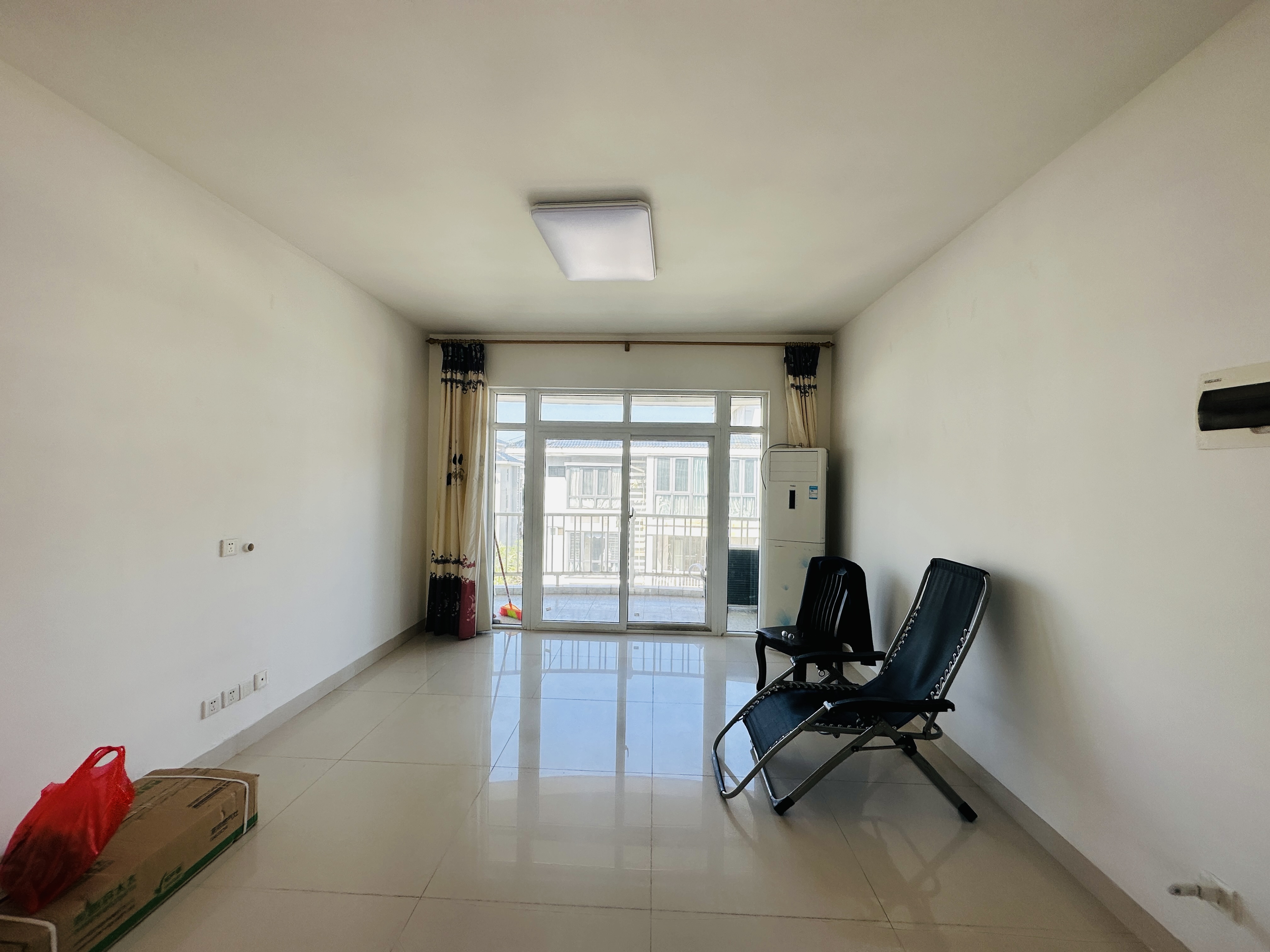 良缘雅苑 5室3厅2卫 265.0万 良缘雅苑 5室3厅2卫 265.0万客厅