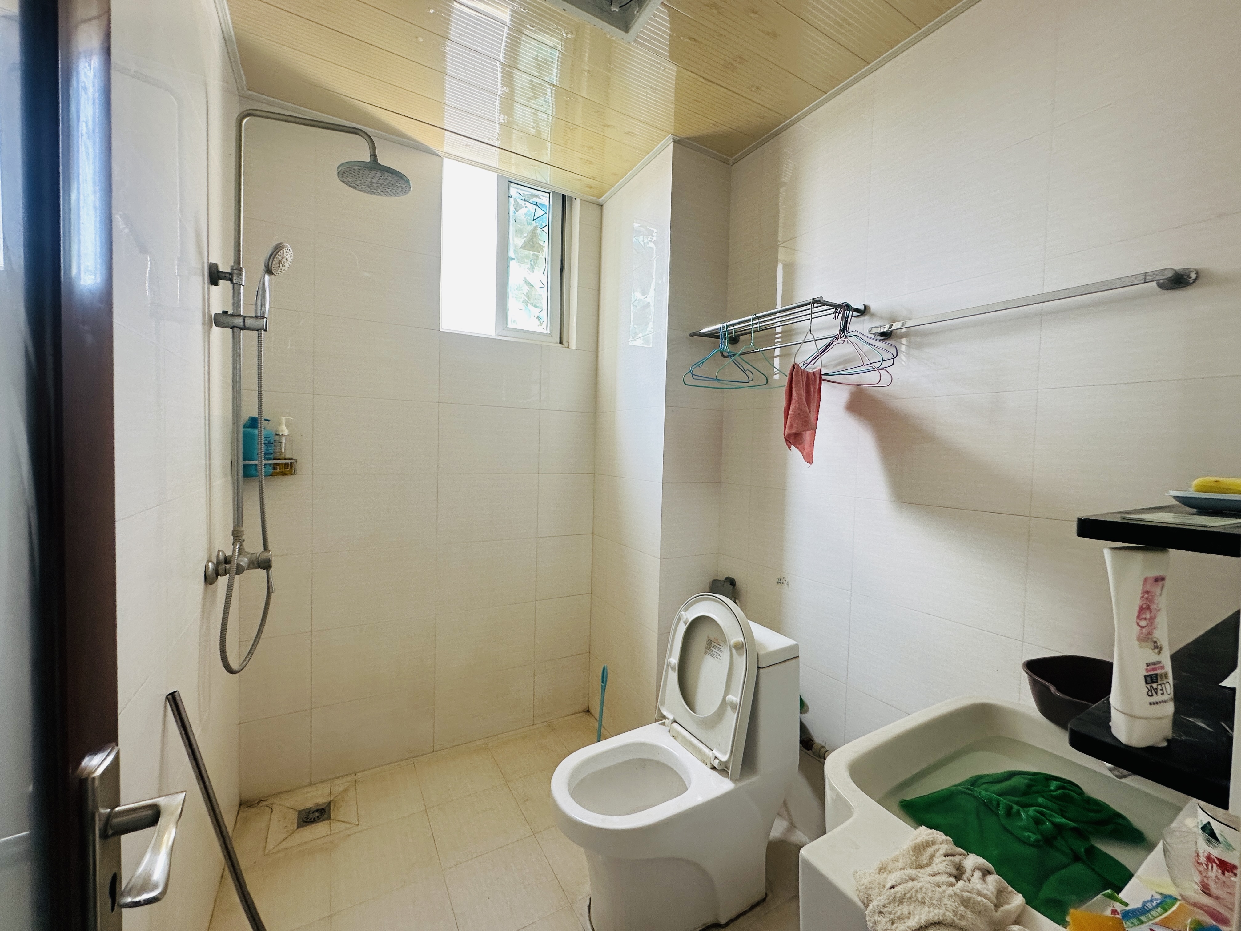 良缘雅苑 5室3厅2卫 265.0万 良缘雅苑 5室3厅2卫 265.0万卫生间