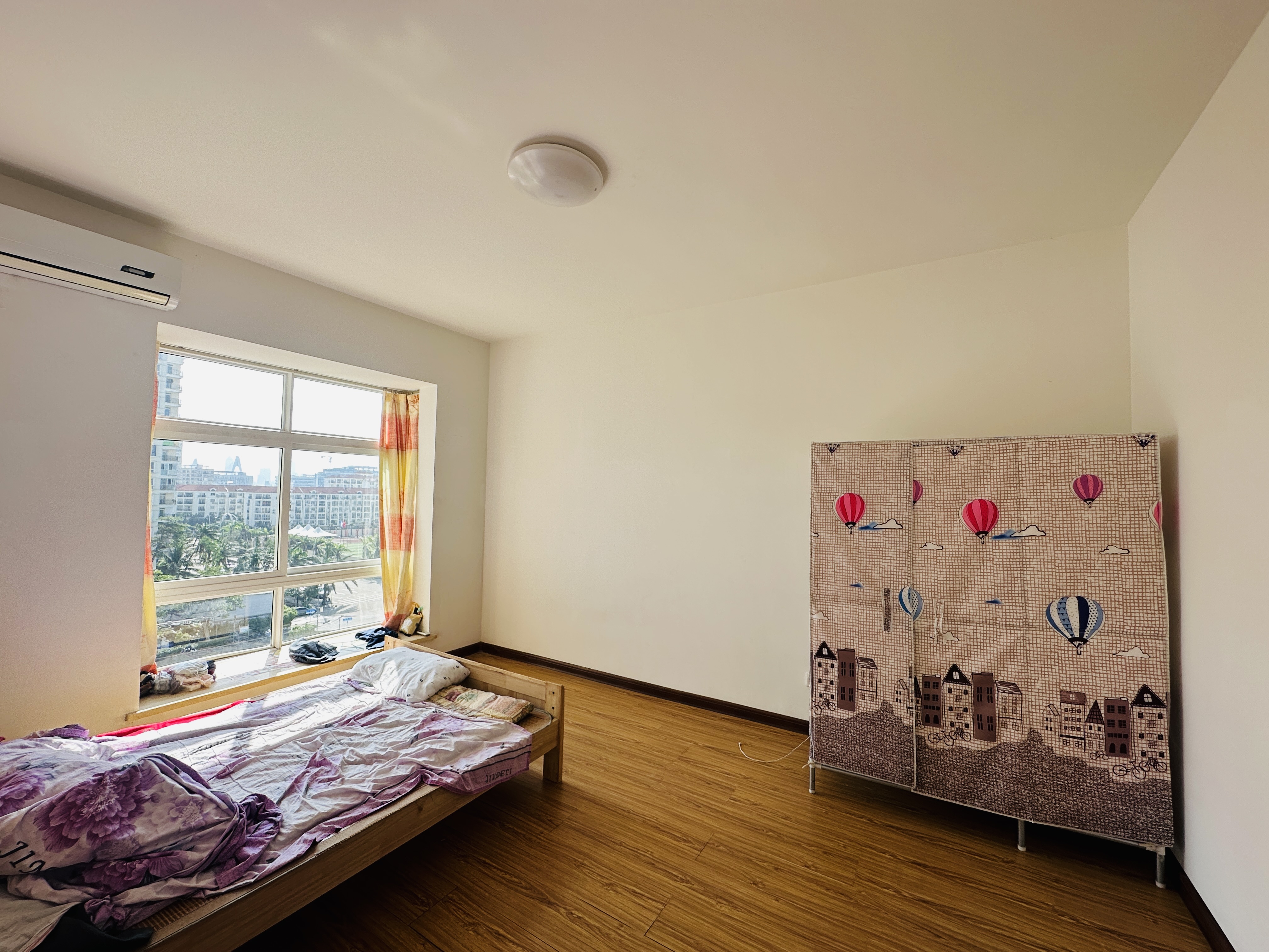 良缘雅苑 5室3厅2卫 265.0万 良缘雅苑 5室3厅2卫 265.0万卧室