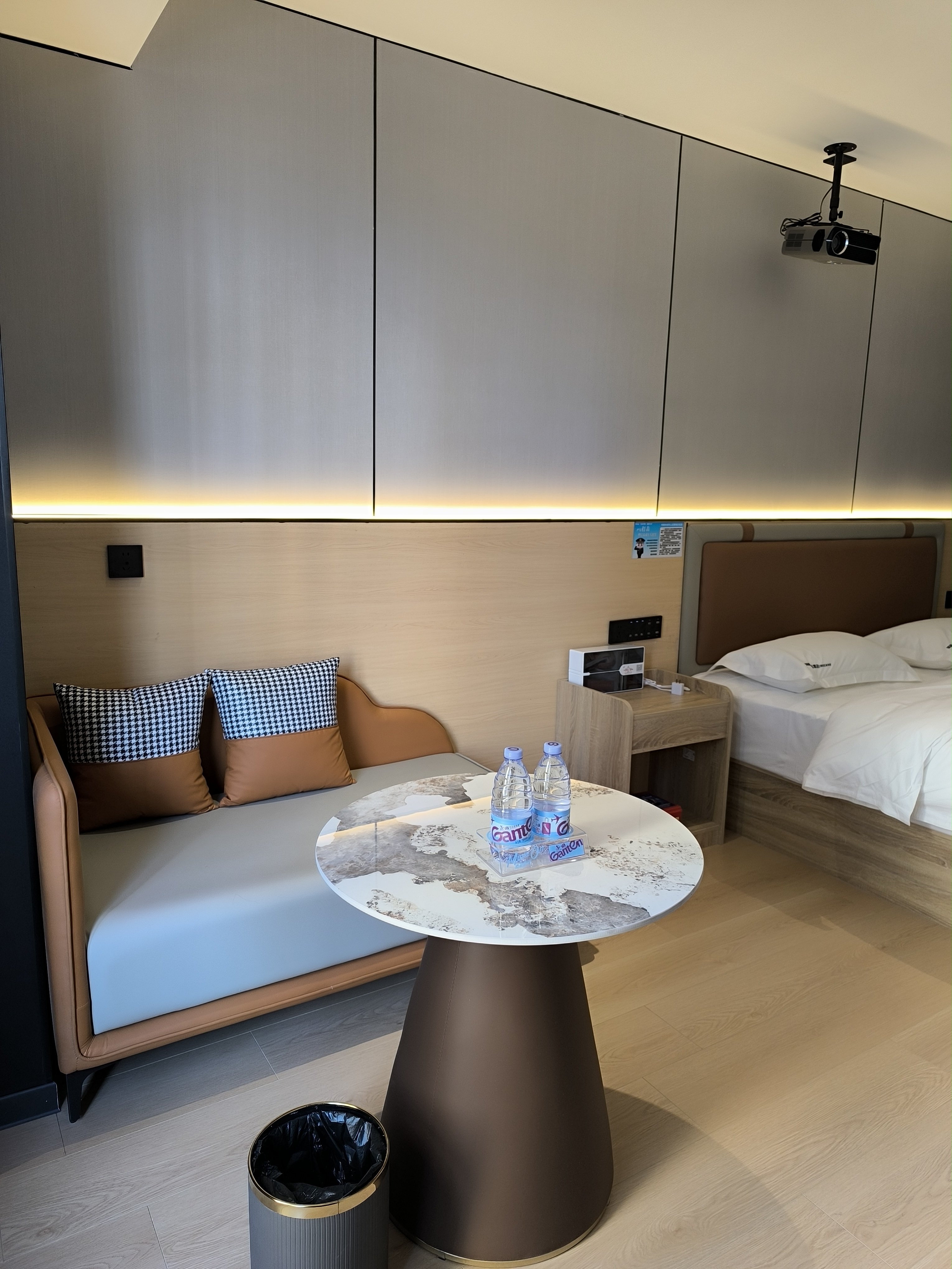 臻园  1室1厅1卫    3000.0元/月 臻园  1室1厅1卫    3000.0元/月室内图