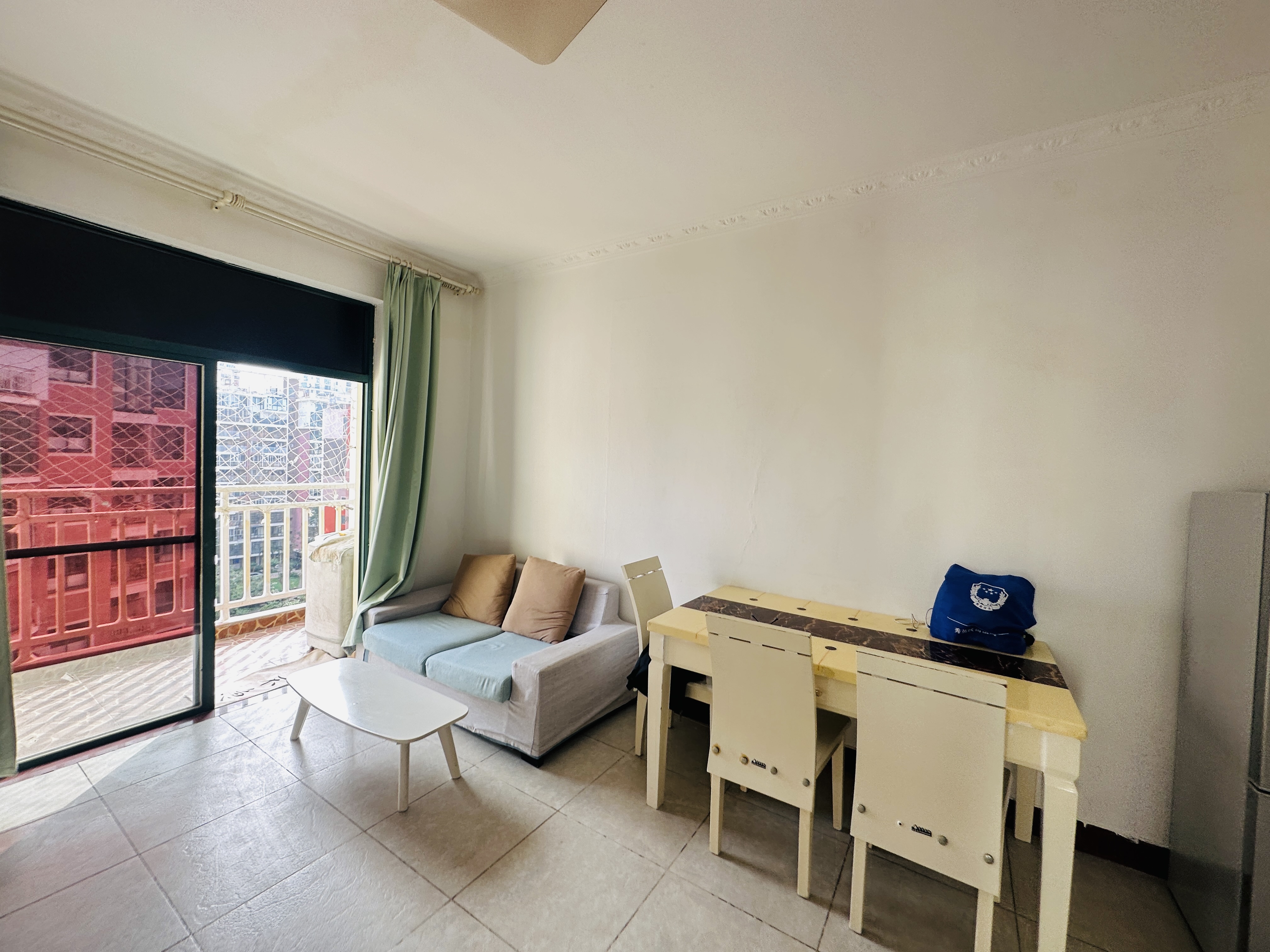 九九海景花园  1室1厅1卫    75.0万 九九海景花园  1室1厅1卫    75.0万客厅