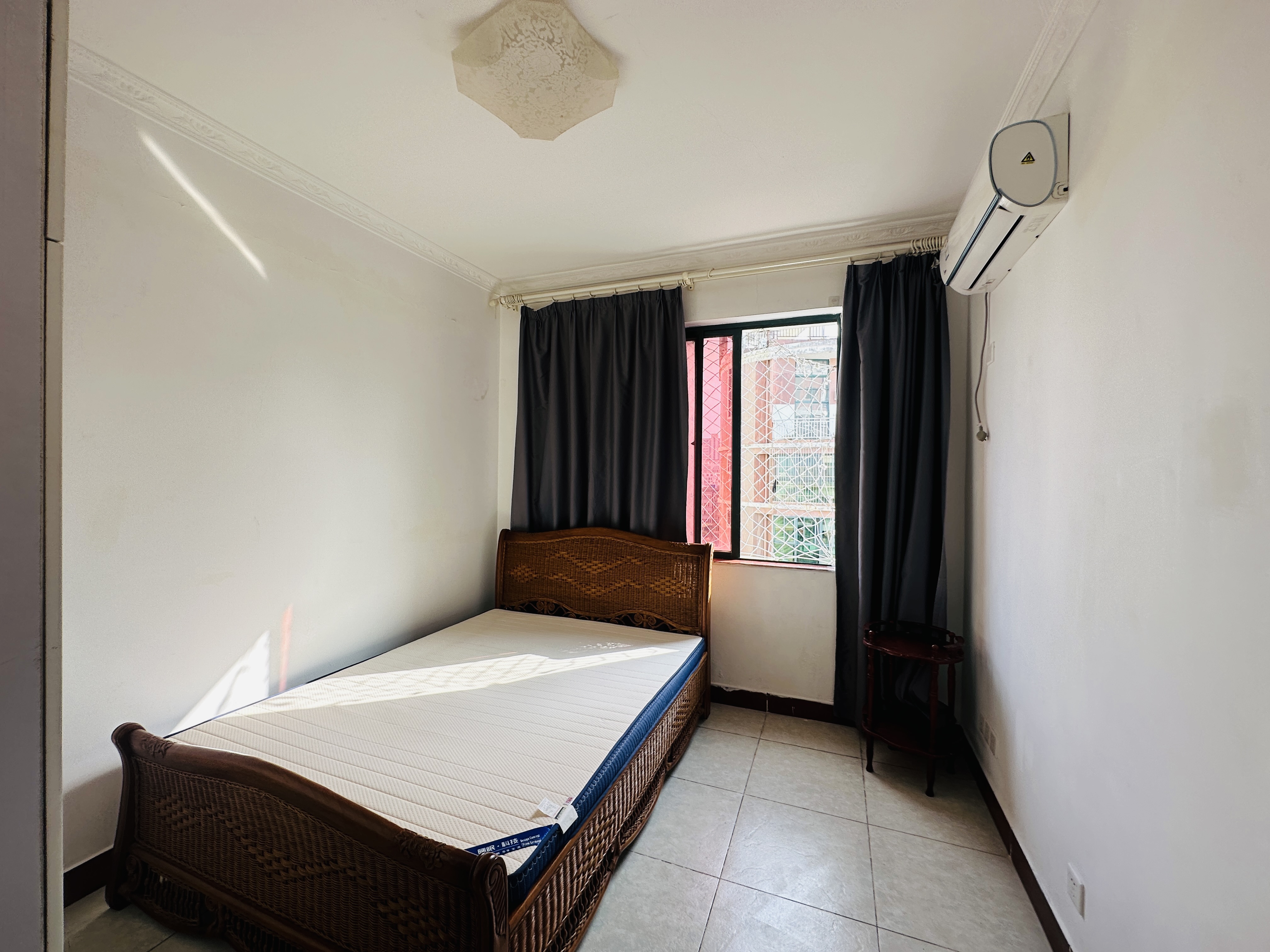 九九海景花园  1室1厅1卫    75.0万 九九海景花园  1室1厅1卫    75.0万卧室