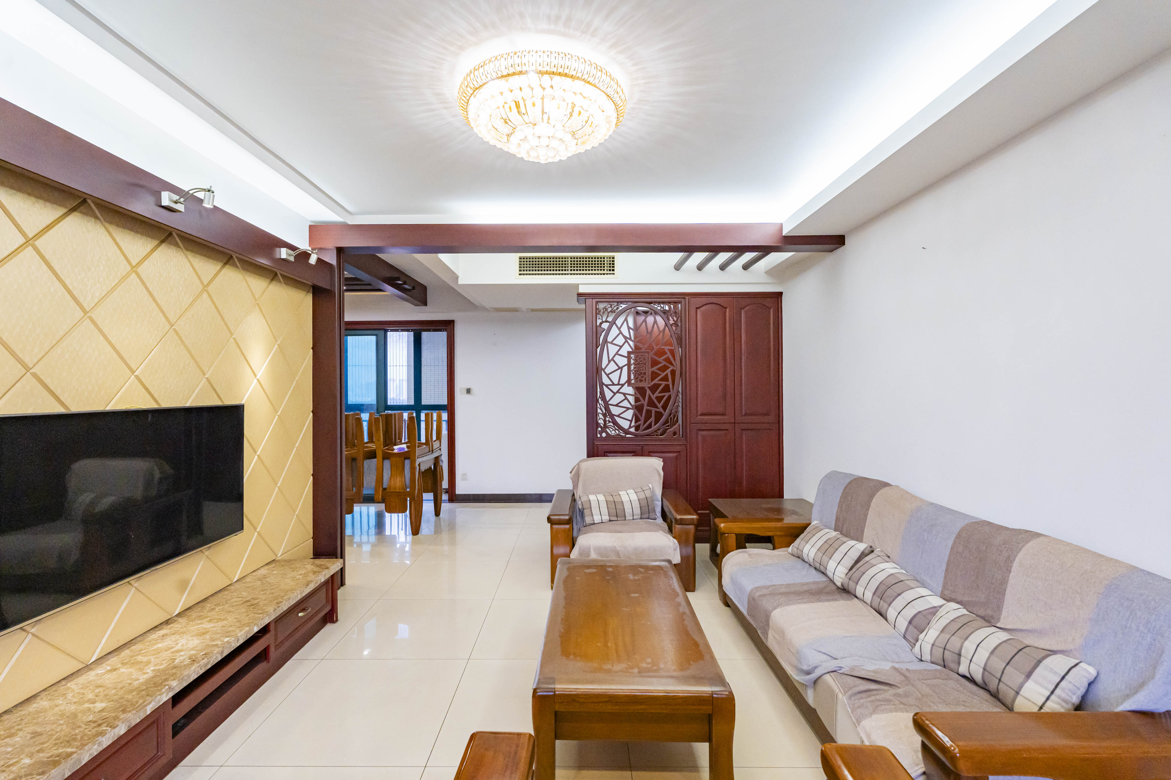 恒大雅苑 3室2厅2卫 107.0万 恒大雅苑 3室2厅2卫 107.0万客厅