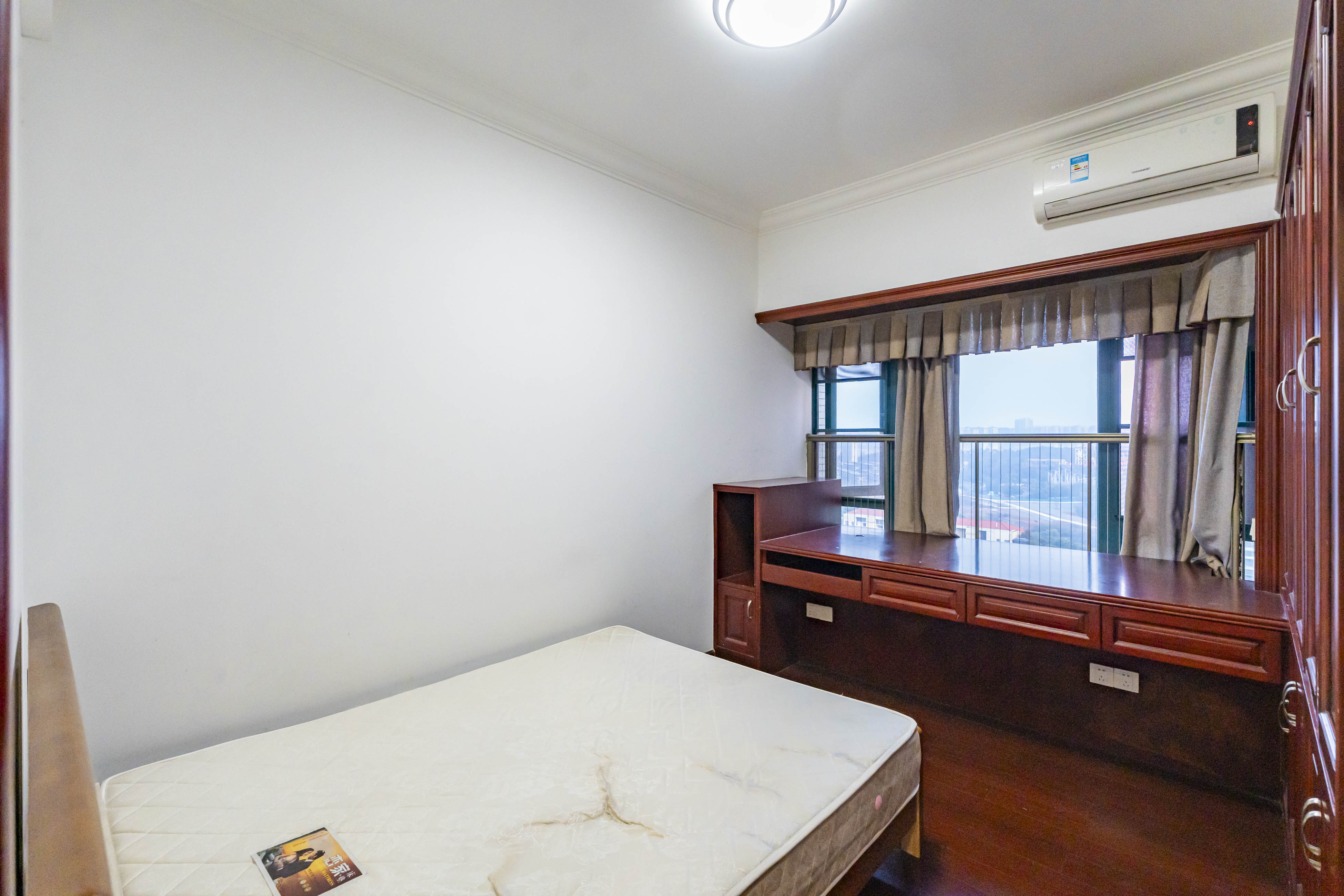 恒大雅苑 3室2厅2卫 107.0万 恒大雅苑 3室2厅2卫 107.0万卧室