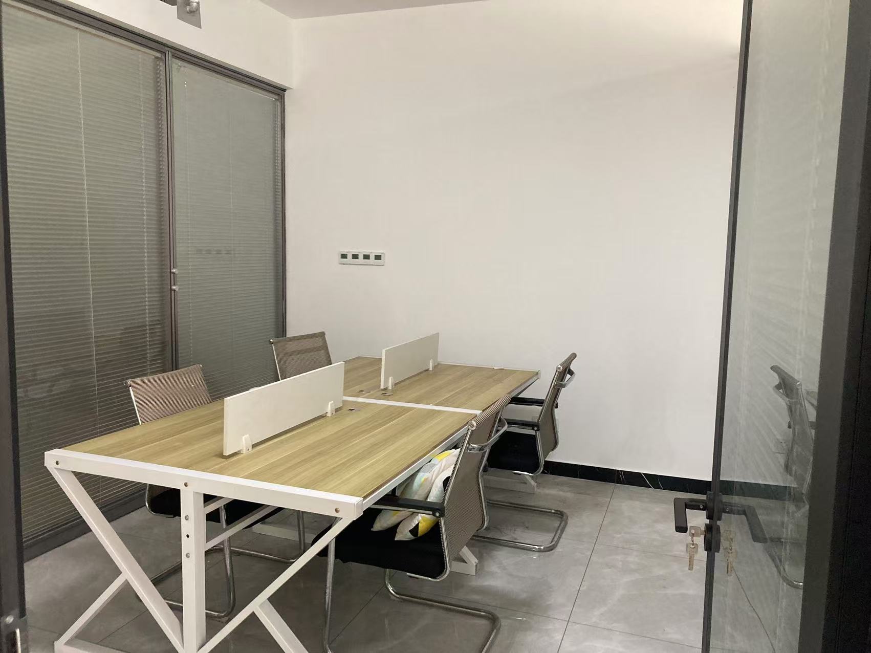 湘江财富金融中心   140.0㎡      10000.0元/月