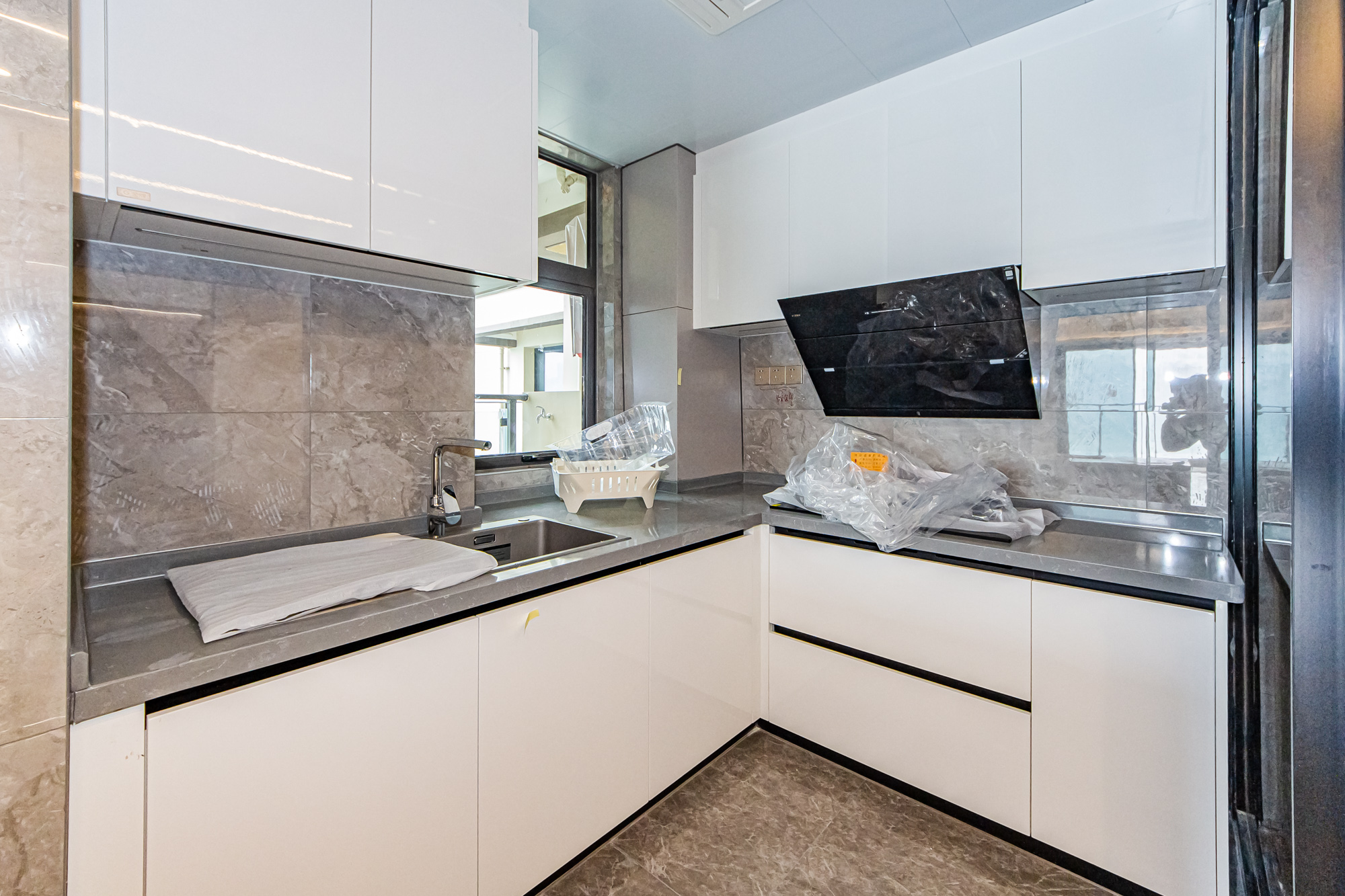 北辰瀚江府  3室2厅2卫    298.0万厨房