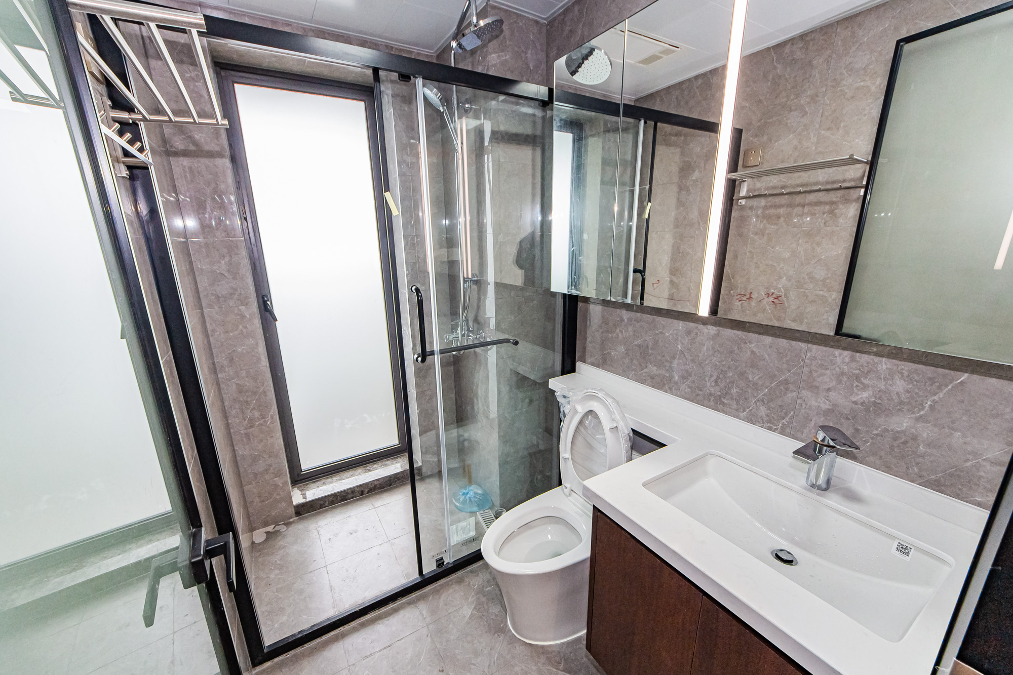 北辰瀚江府  3室2厅2卫    298.0万卫生间