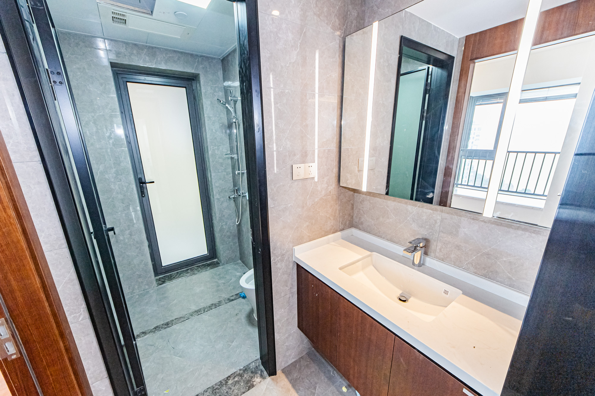 北辰瀚江府  3室2厅2卫    298.0万卫生间