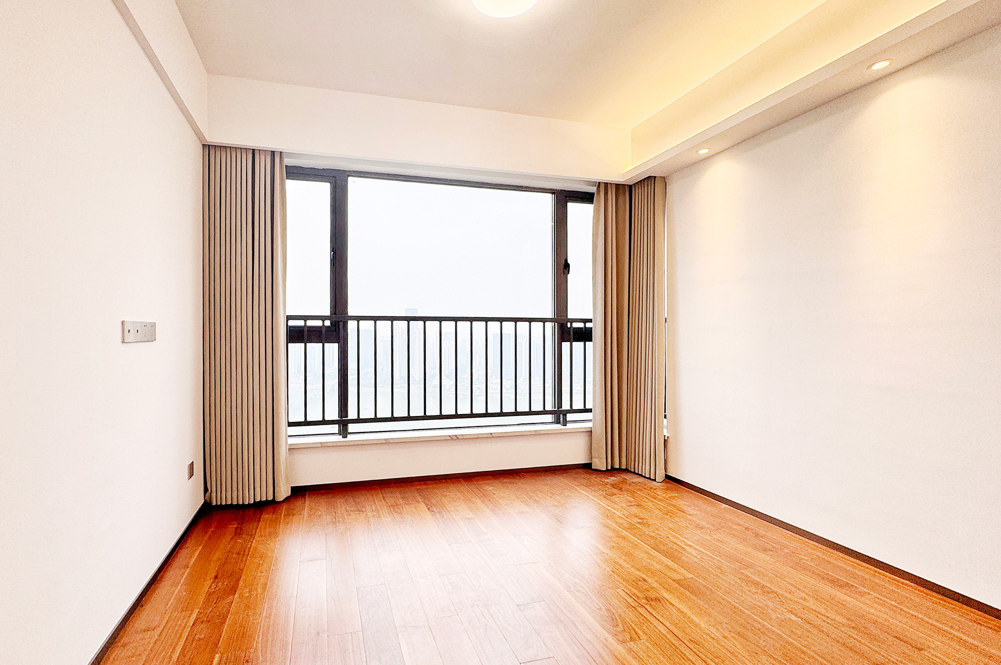 北辰瀚江府  3室2厅2卫    298.0万卧室