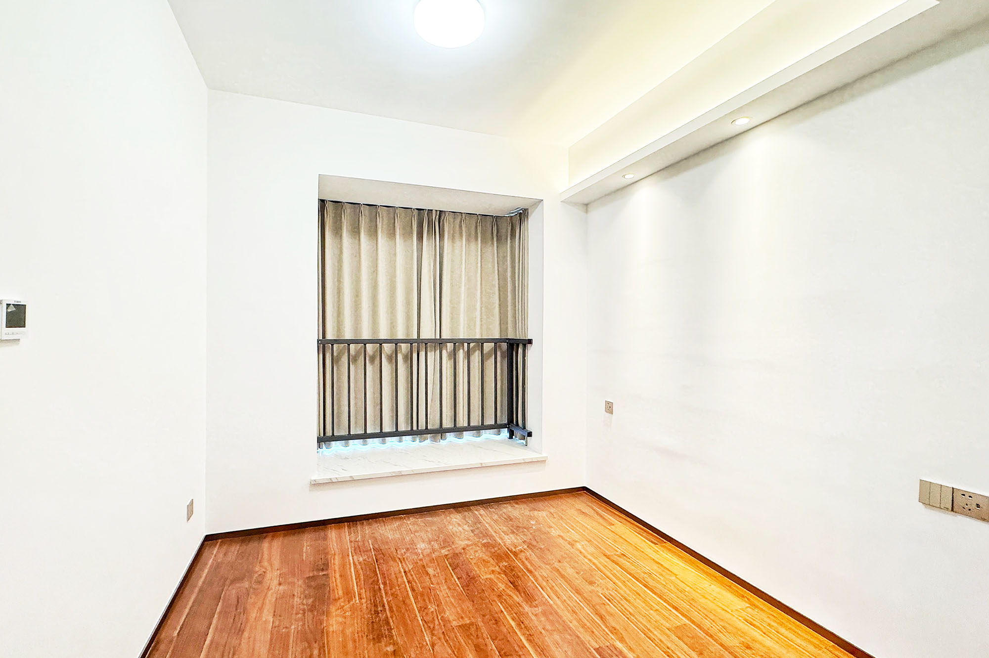 北辰瀚江府  3室2厅2卫    298.0万卧室