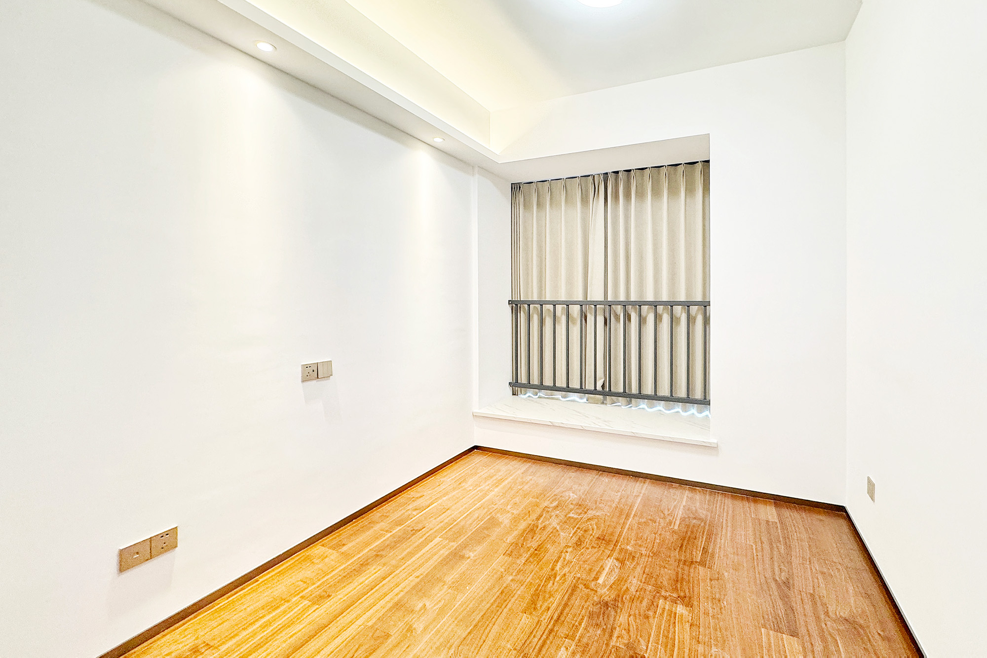 北辰瀚江府  3室2厅2卫    298.0万卧室