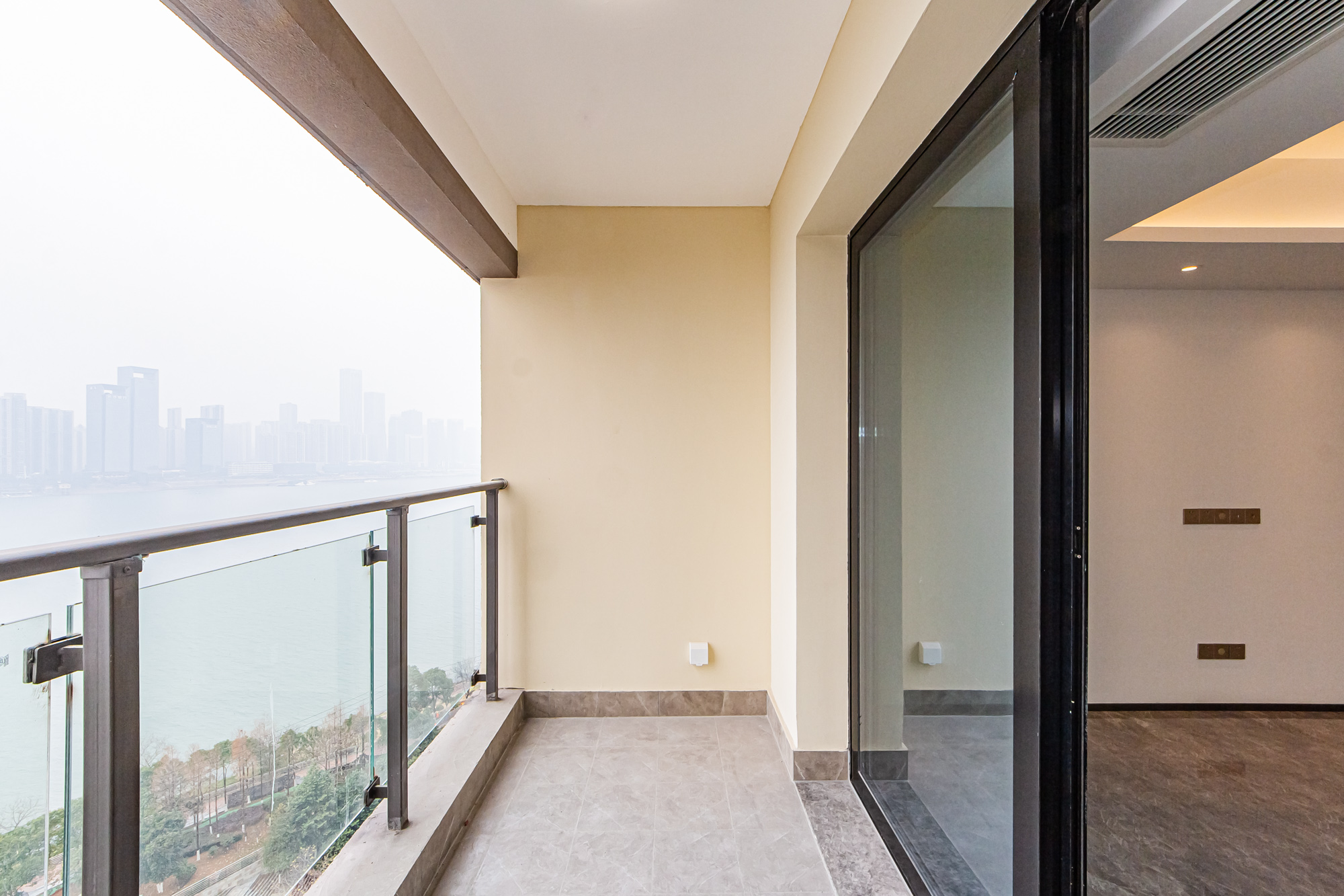 北辰瀚江府  3室2厅2卫    298.0万阳台