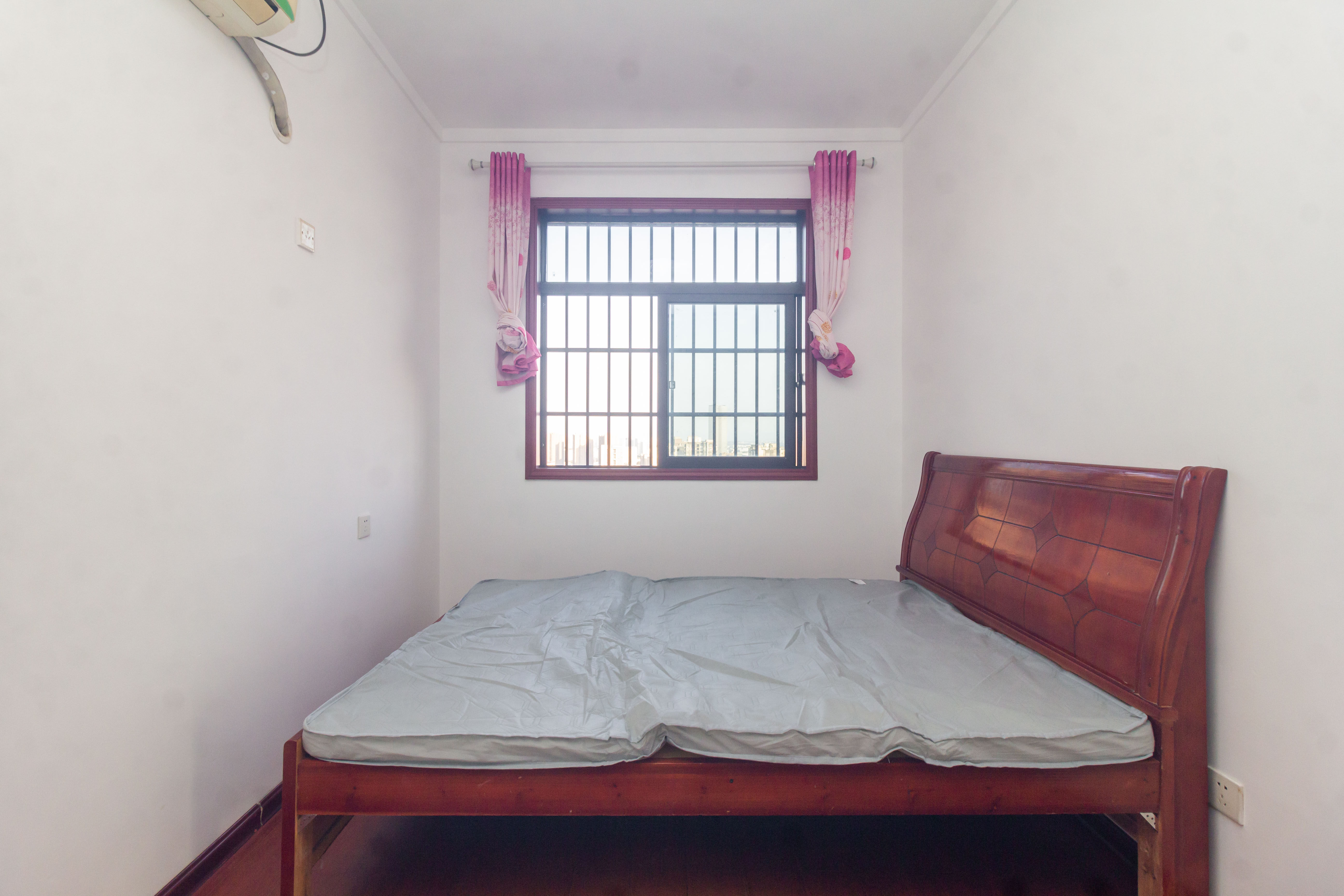 三景华御  3室2厅1卫   58.80万卧室