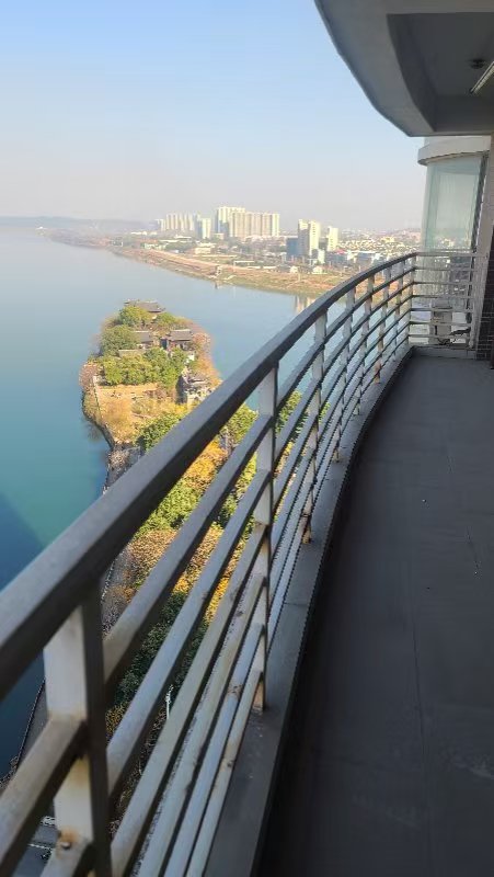 冠城江景 4室2厅2卫 2600.0元/月 冠城江景 4室2厅2卫 2600.0元/月室内图