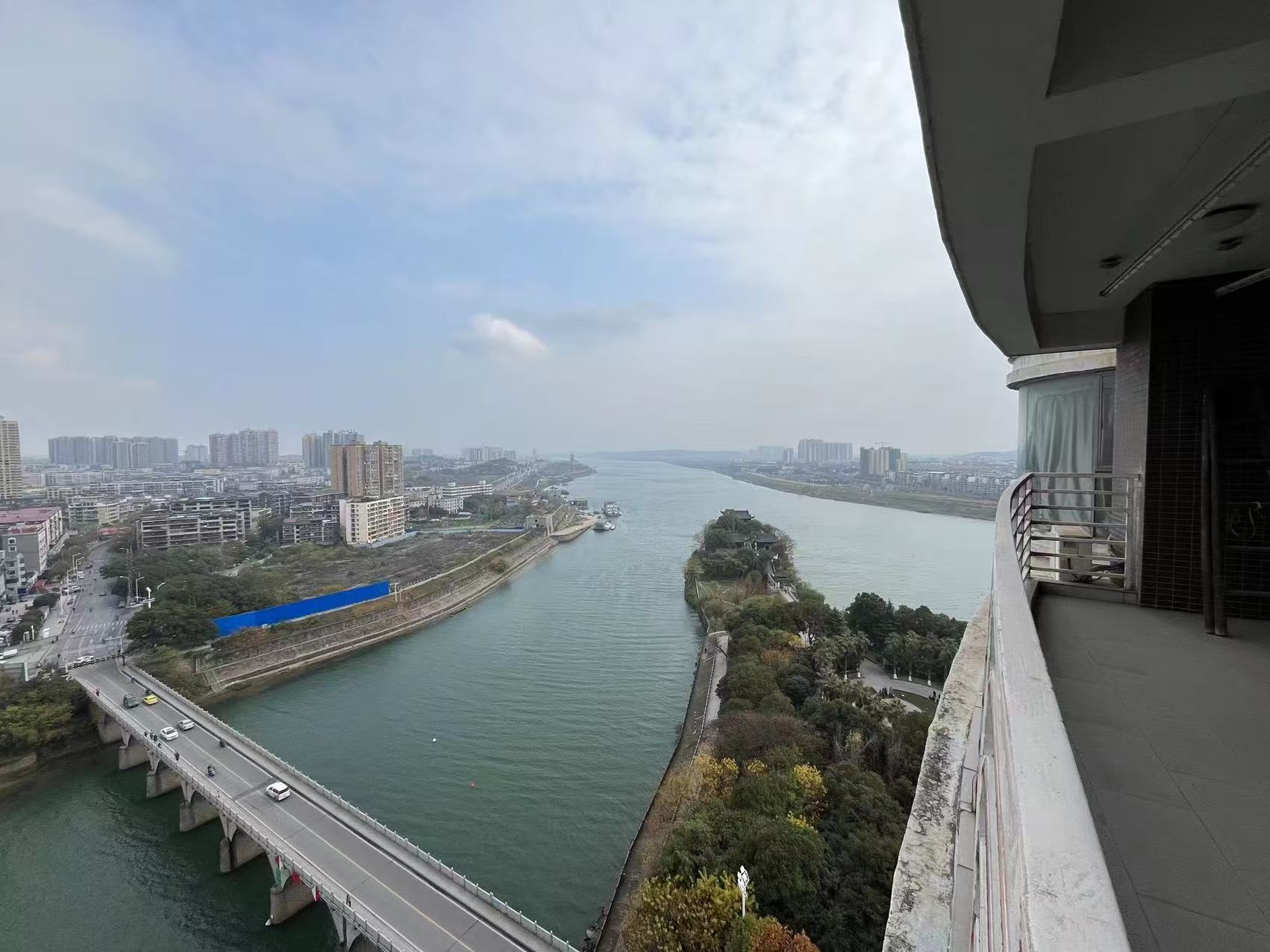 冠城江景 4室2厅2卫 2600.0元/月 冠城江景 4室2厅2卫 2600.0元/月室内图