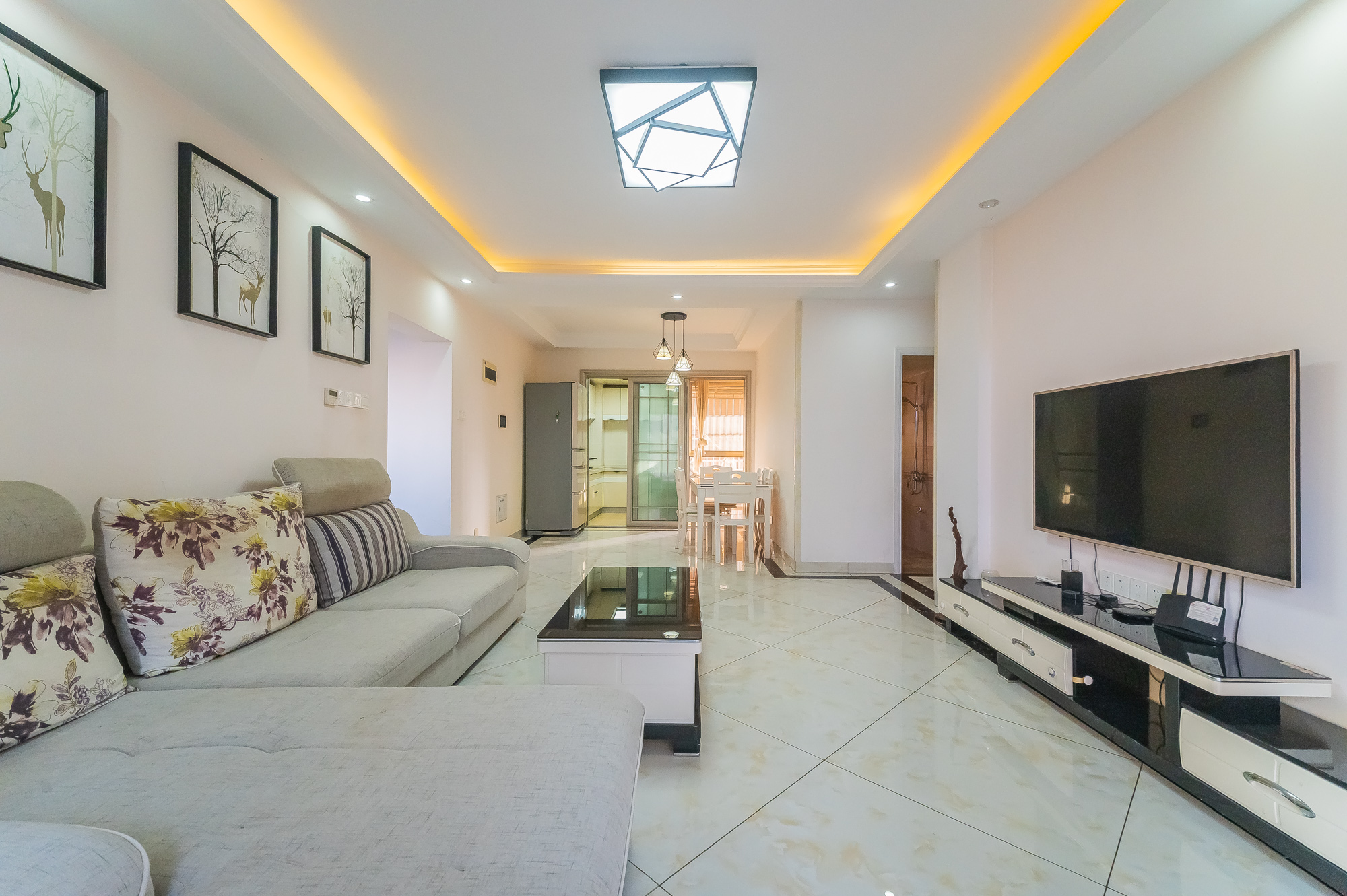 家和院  4室2厅2卫    93.8万 家和院  4室2厅2卫    93.8万客厅