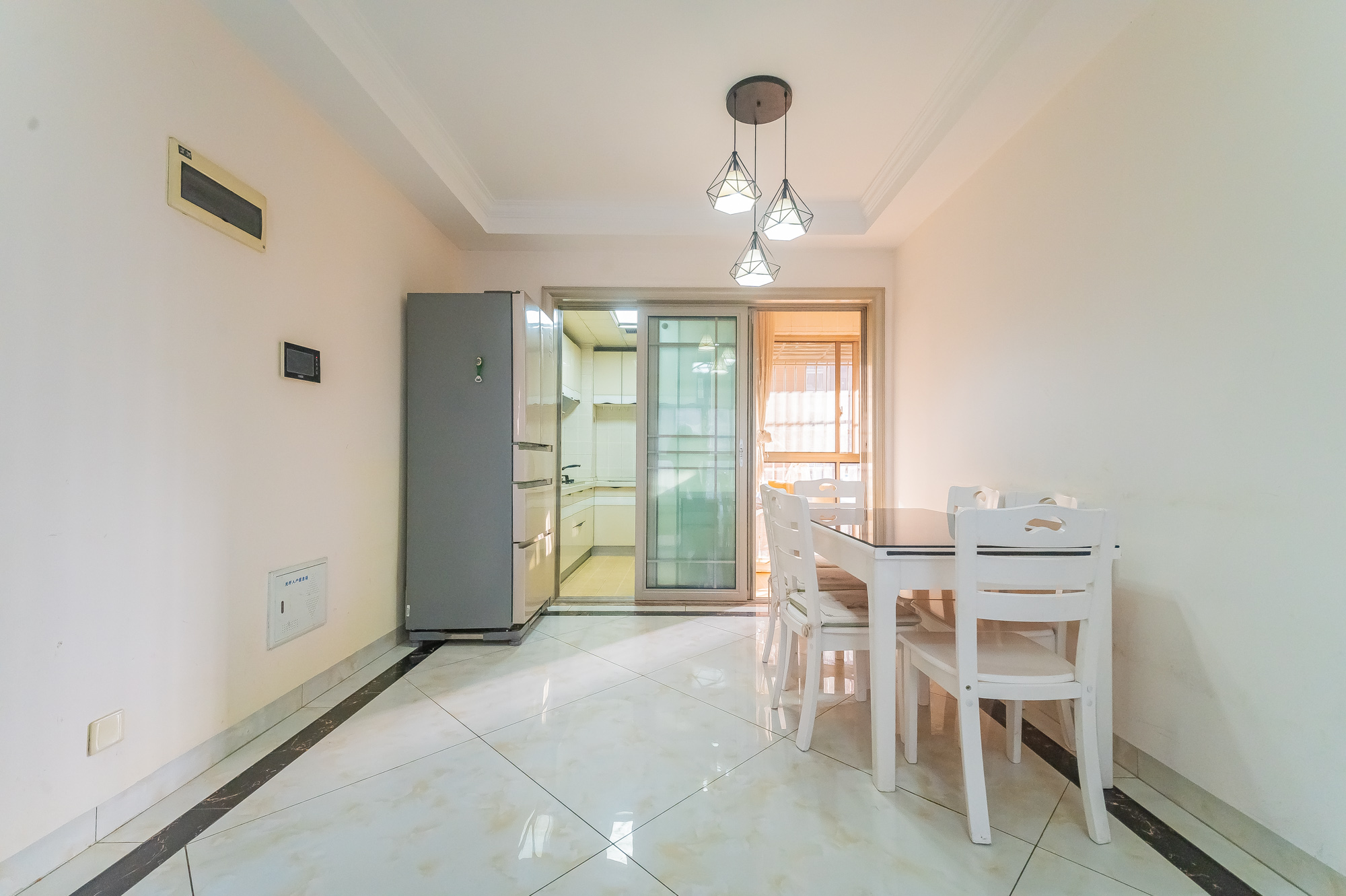 家和院  4室2厅2卫    93.8万 家和院  4室2厅2卫    93.8万客厅