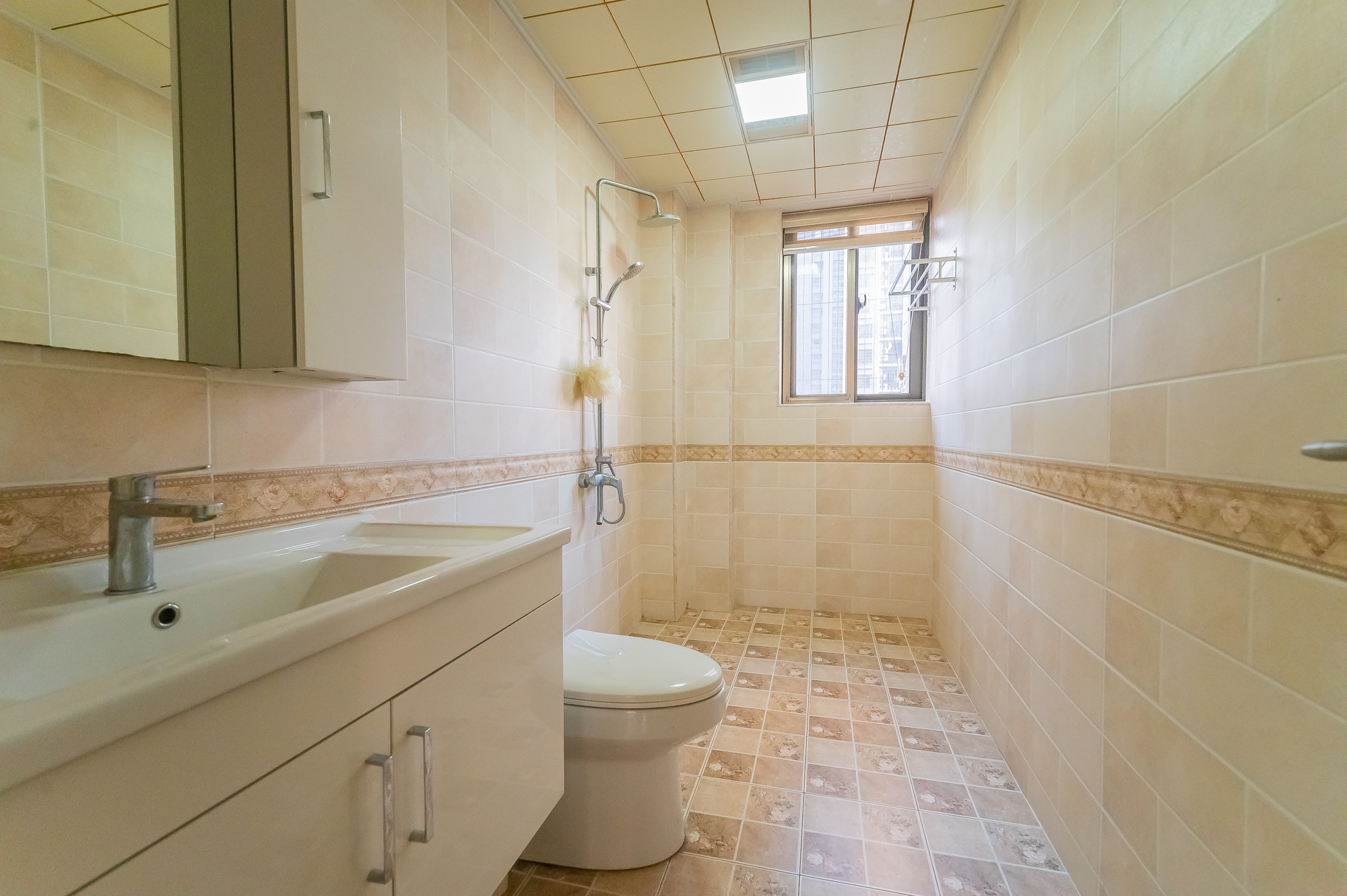 家和院  4室2厅2卫    93.8万 家和院  4室2厅2卫    93.8万卫生间