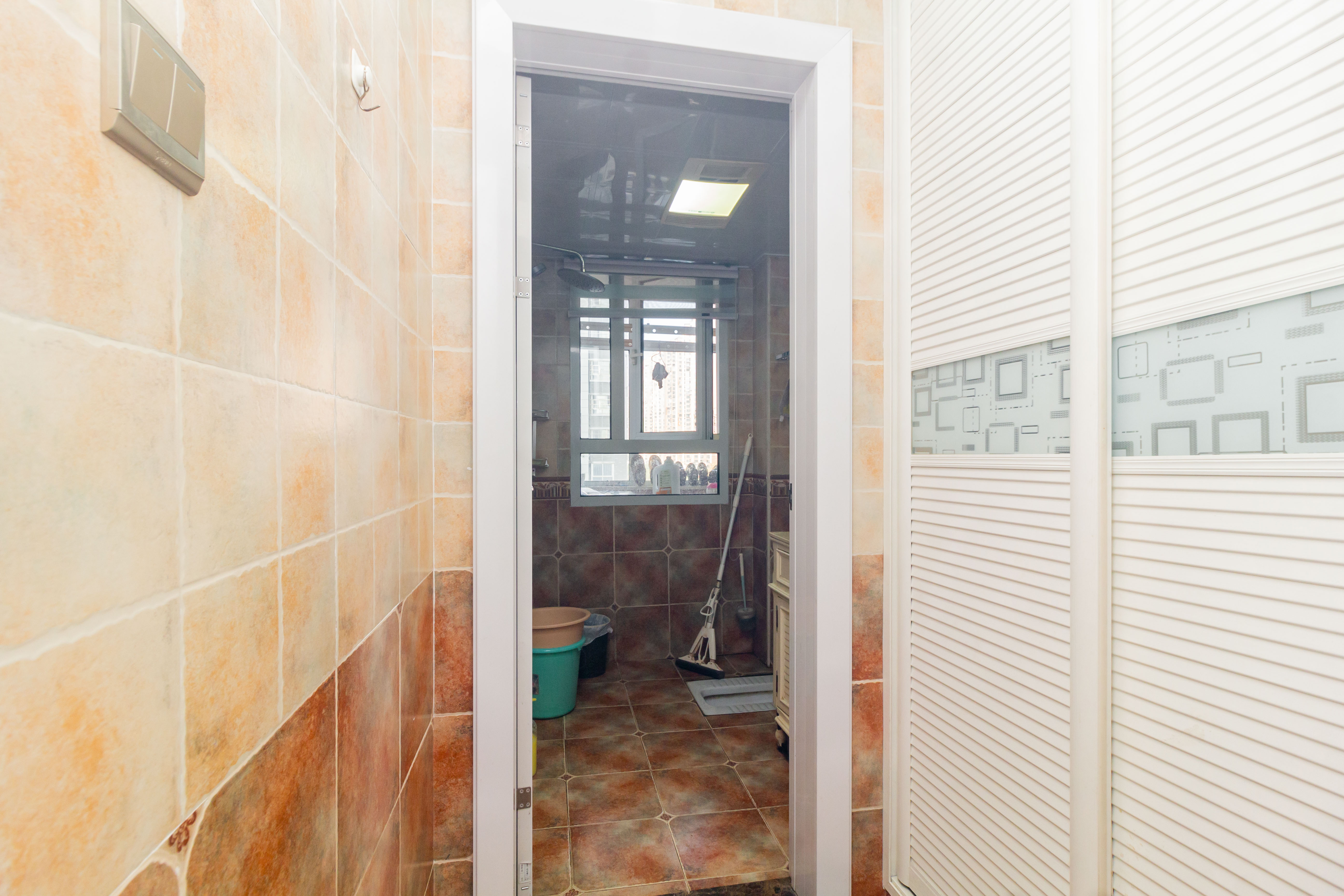 未来蜂巢 3室2厅2卫 61.8万 未来蜂巢 3室2厅2卫 61.8万卫生间