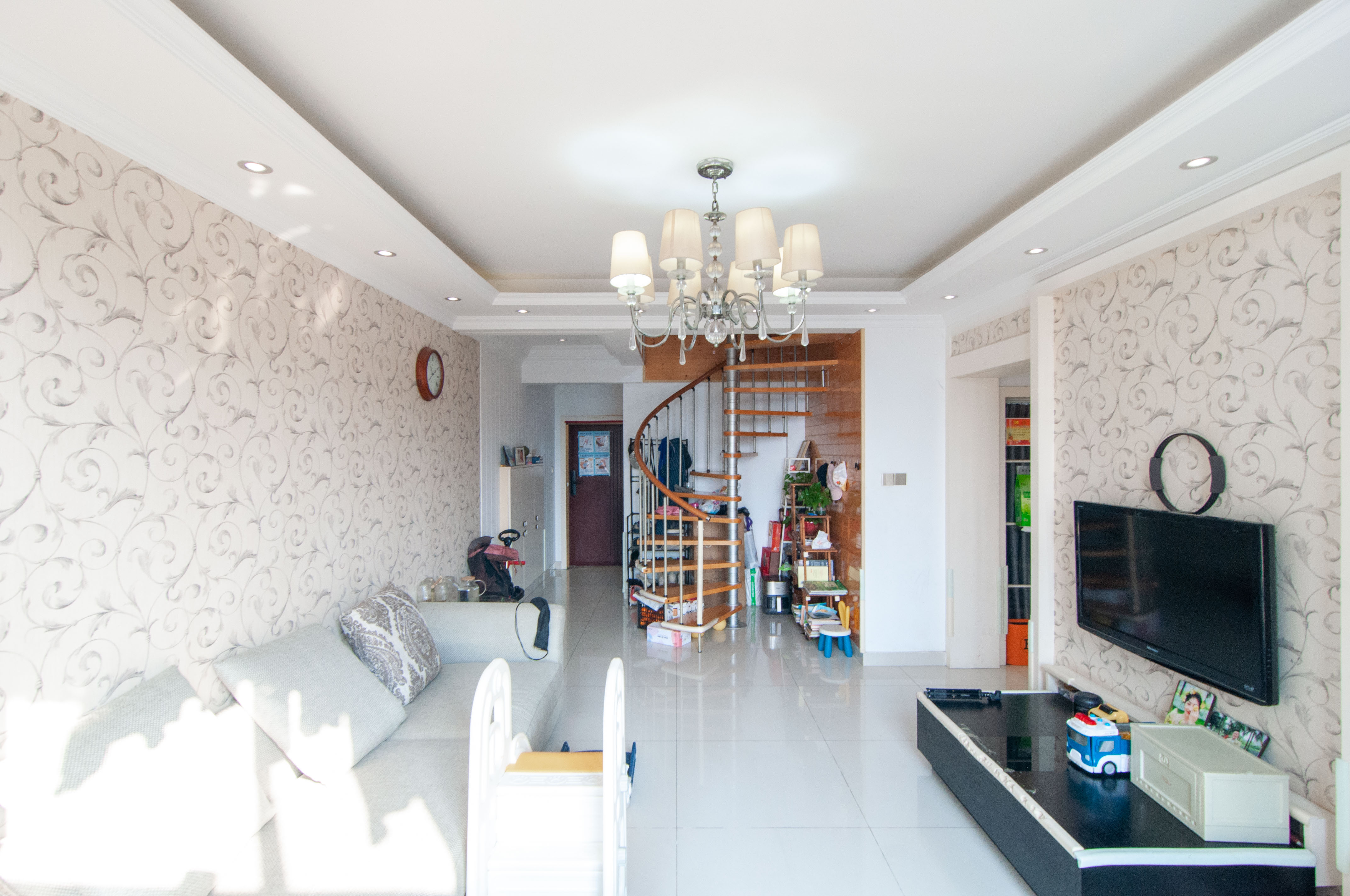 高信向日葵  4室2厅2卫    129.0万 高信向日葵  4室2厅2卫    129.0万客厅