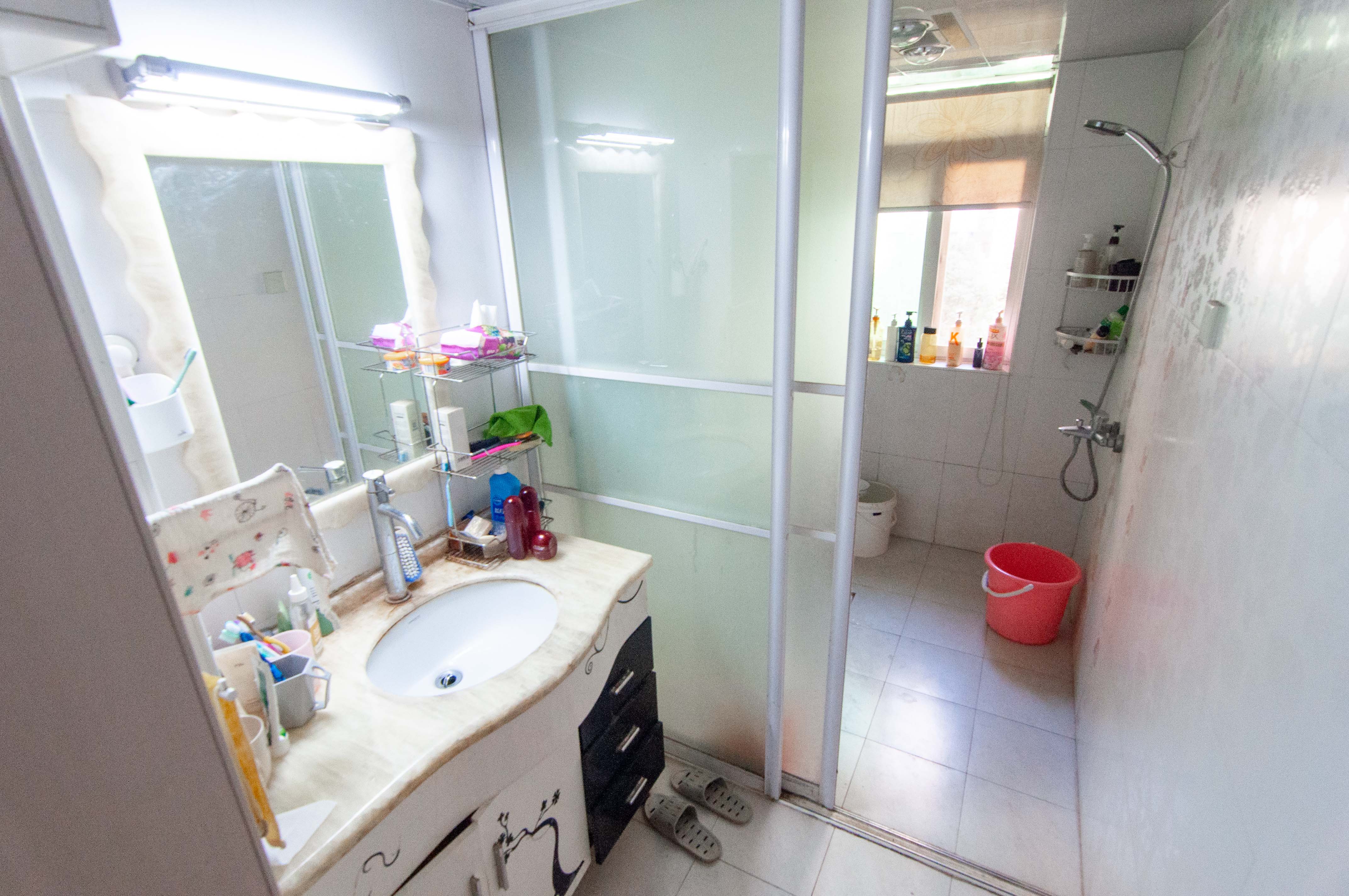 麓谷加州阳光 3室2厅2卫 110.0万 麓谷加州阳光 3室2厅2卫 110.0万卫生间