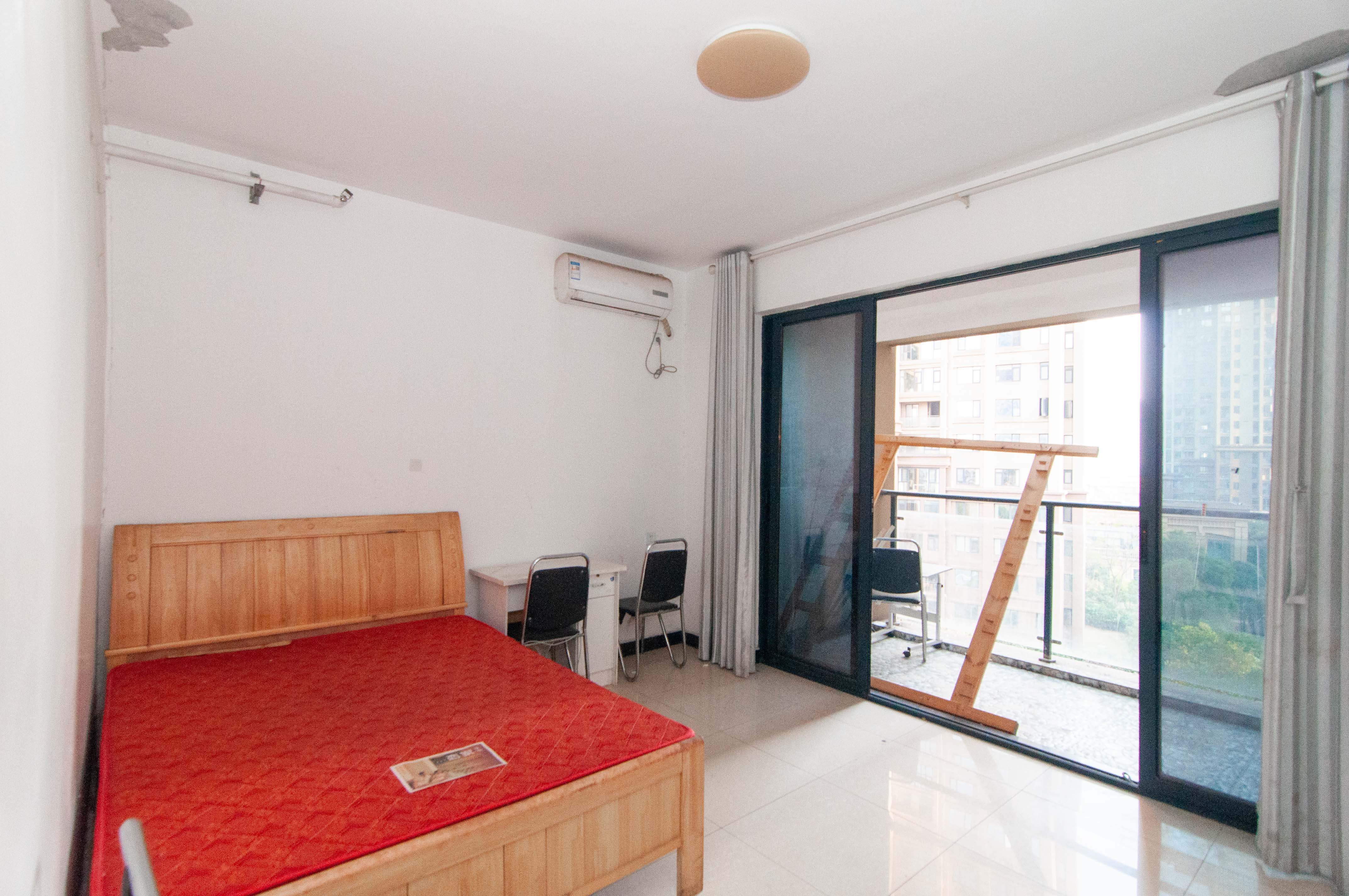 中建梅溪湖中心 4室2厅2卫 180.0万 中建梅溪湖中心 4室2厅2卫 180.0万客厅