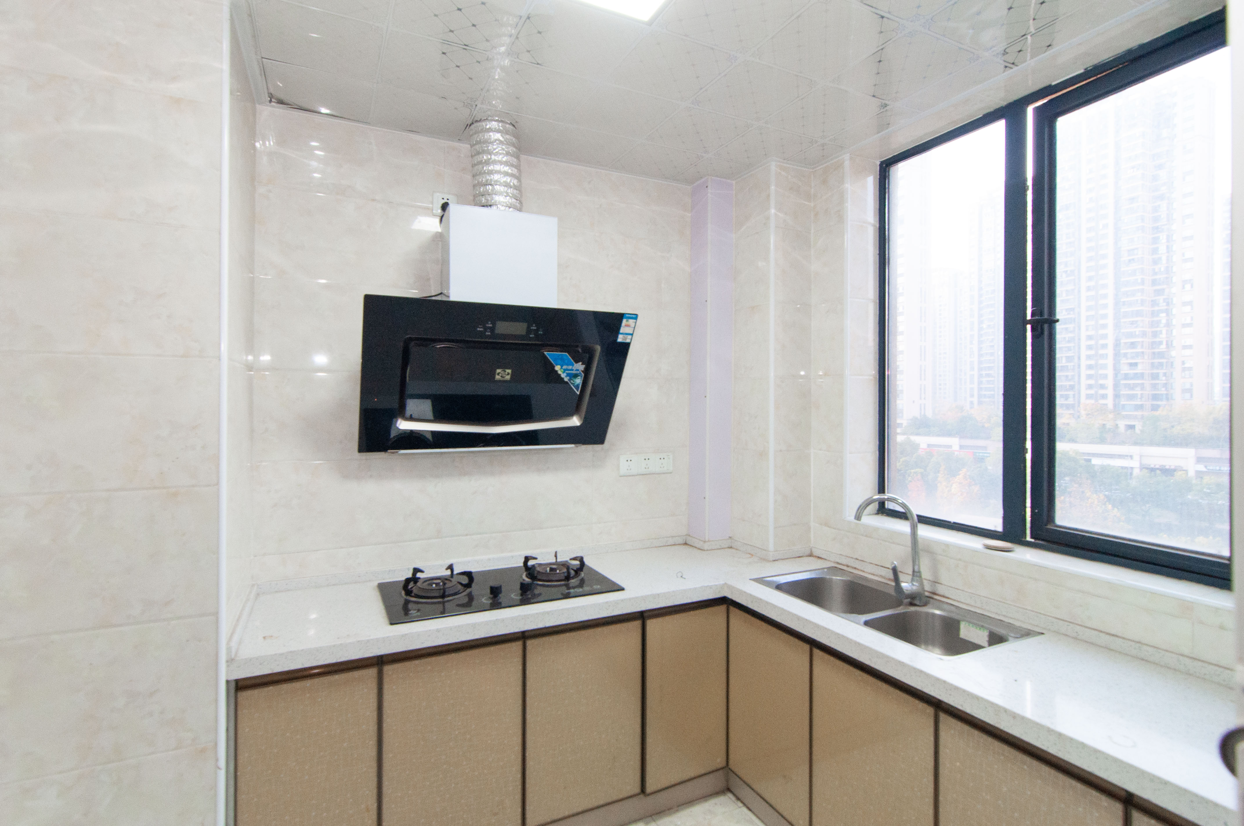 中建梅溪湖中心 4室2厅2卫 180.0万 中建梅溪湖中心 4室2厅2卫 180.0万厨房