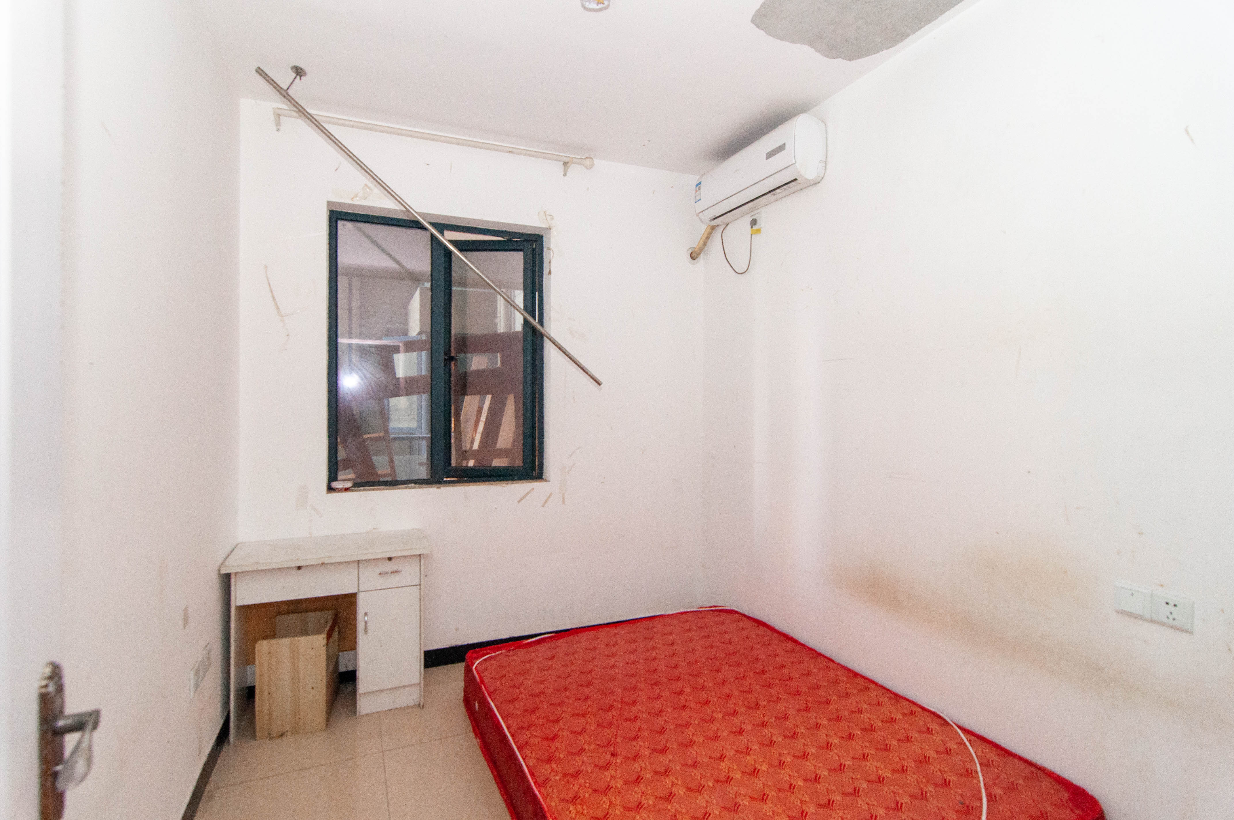 中建梅溪湖中心 4室2厅2卫 180.0万 中建梅溪湖中心 4室2厅2卫 180.0万客厅