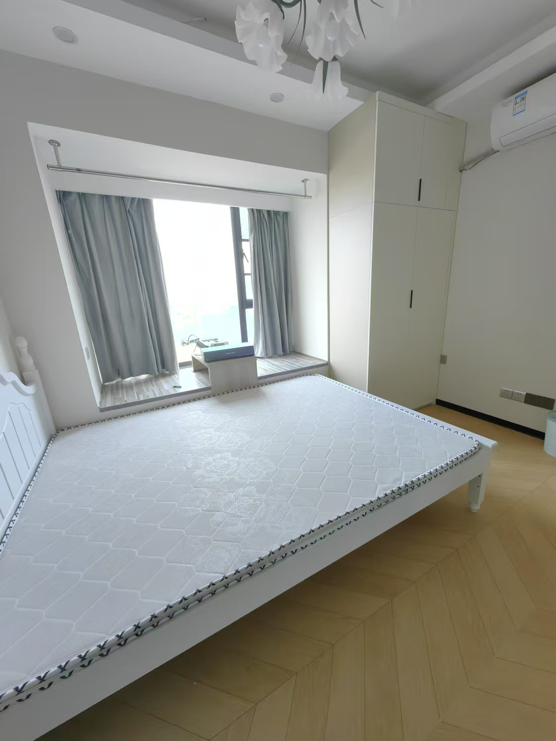 好莱城(弘德西街) 1室1厅1卫 1400.00元/月 好莱城(弘德西街) 1室1厅1卫 1400.00元/月室内图