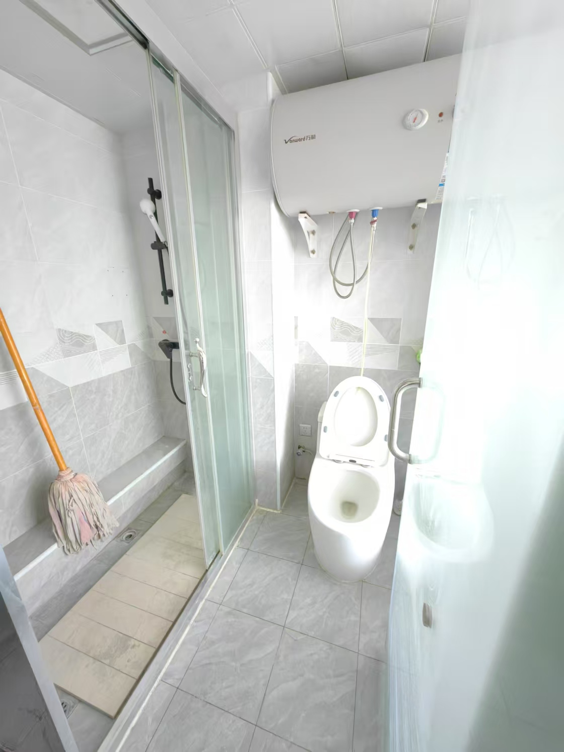 好莱城(弘德西街) 1室1厅1卫 1400.00元/月 好莱城(弘德西街) 1室1厅1卫 1400.00元/月室内图