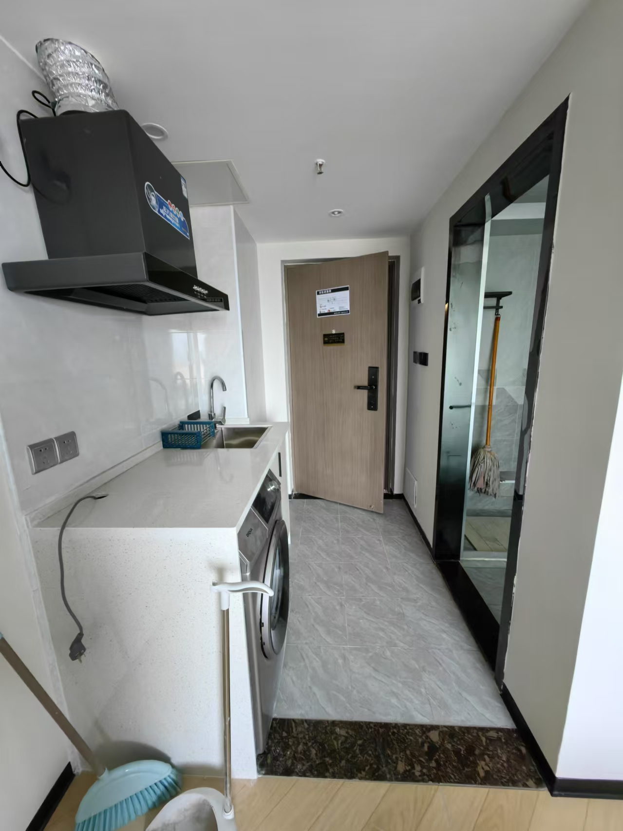 好莱城(弘德西街) 1室1厅1卫 1400.00元/月 好莱城(弘德西街) 1室1厅1卫 1400.00元/月室内图