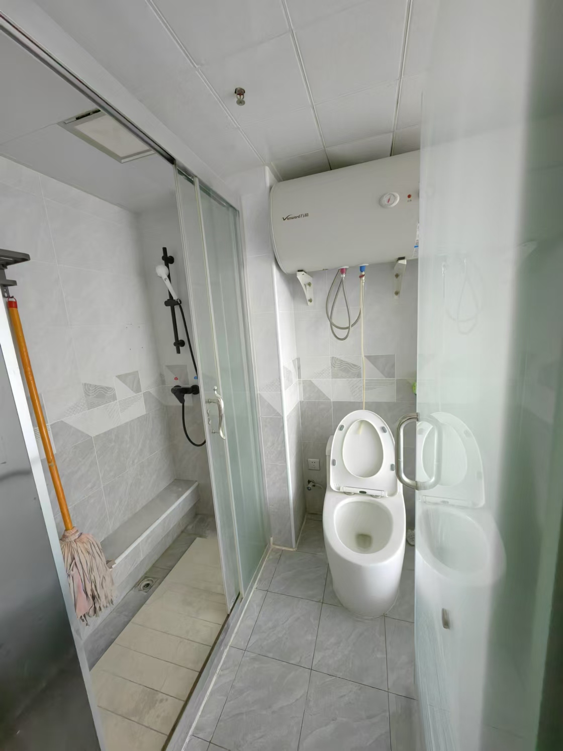 好莱城(弘德西街) 1室1厅1卫 1400.00元/月 好莱城(弘德西街) 1室1厅1卫 1400.00元/月室内图