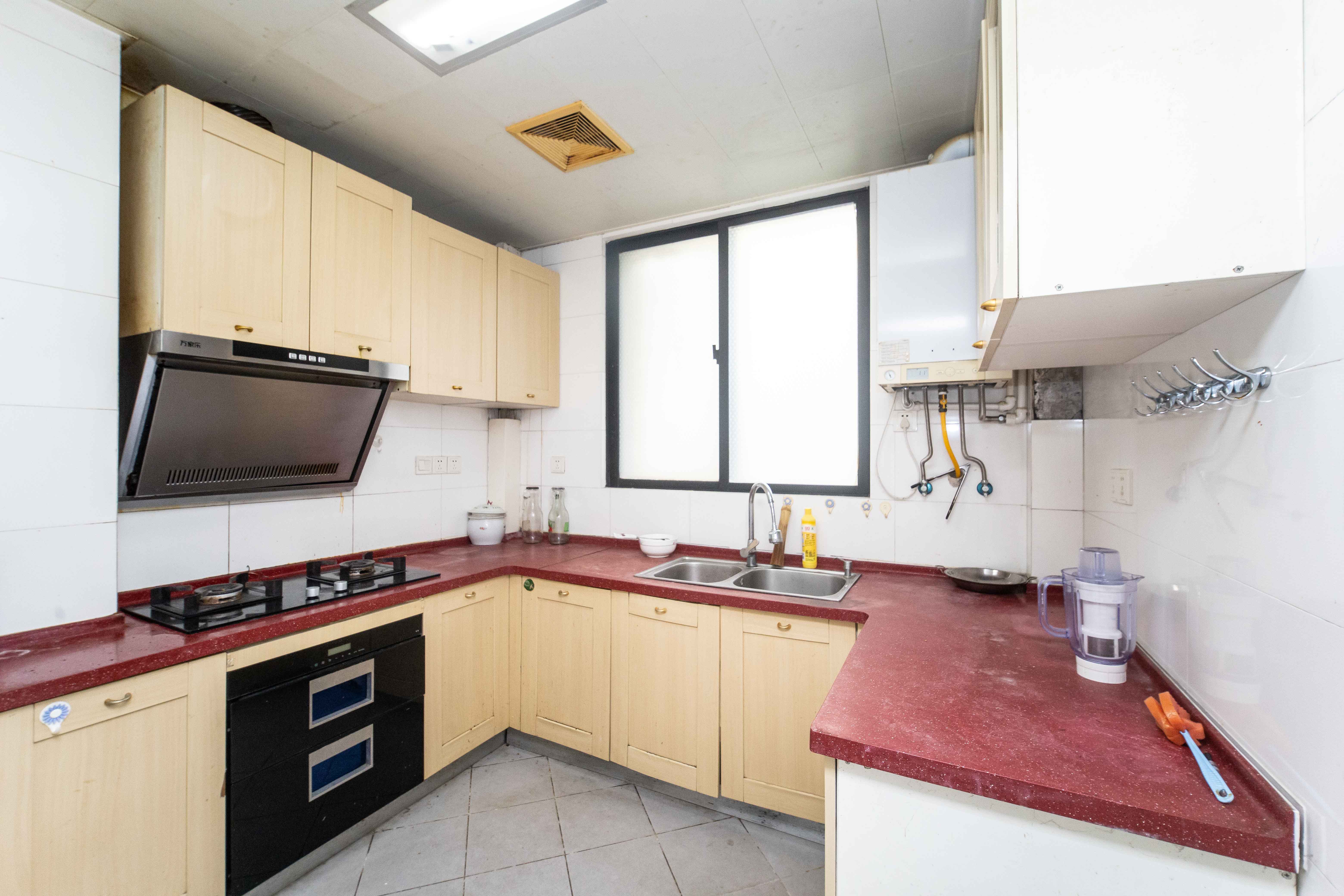 西街花园  3室2厅2卫    134.5万 西街花园  3室2厅2卫    134.5万厨房