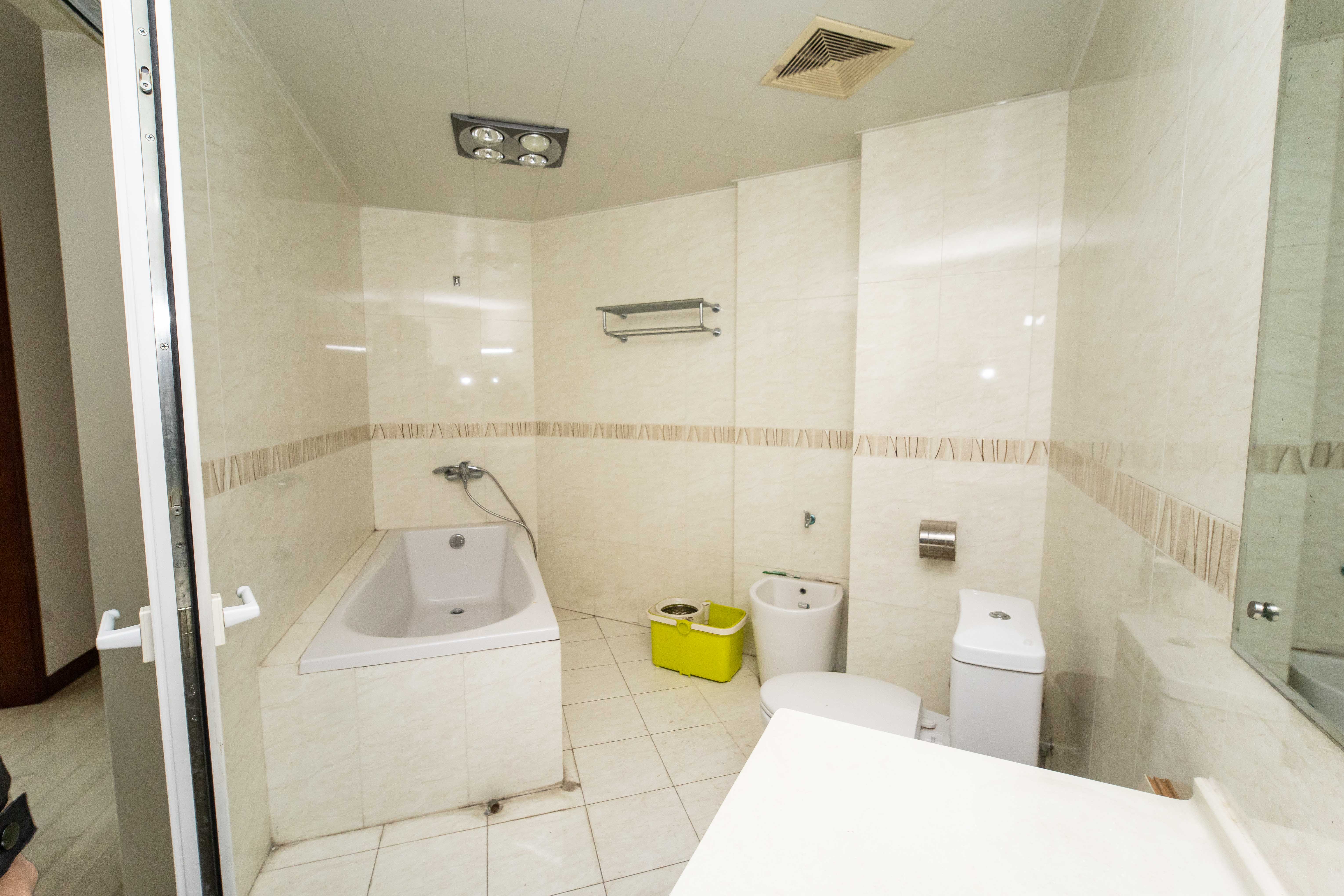 西街花园  3室2厅2卫    134.5万 西街花园  3室2厅2卫    134.5万卫生间