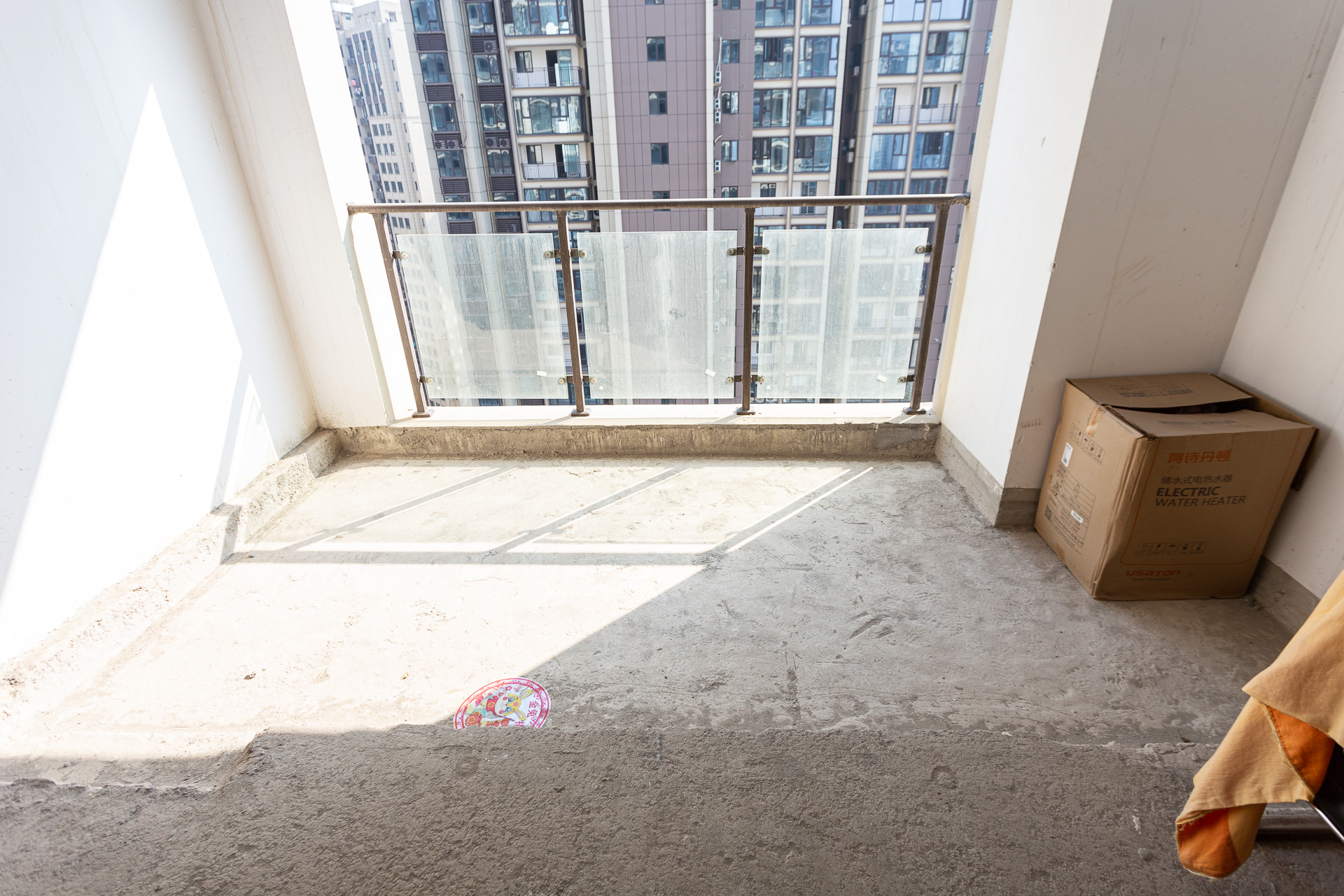 润和湘江天地D区 4室2厅2卫 126.0万 润和湘江天地D区 4室2厅2卫 126.0万阳台