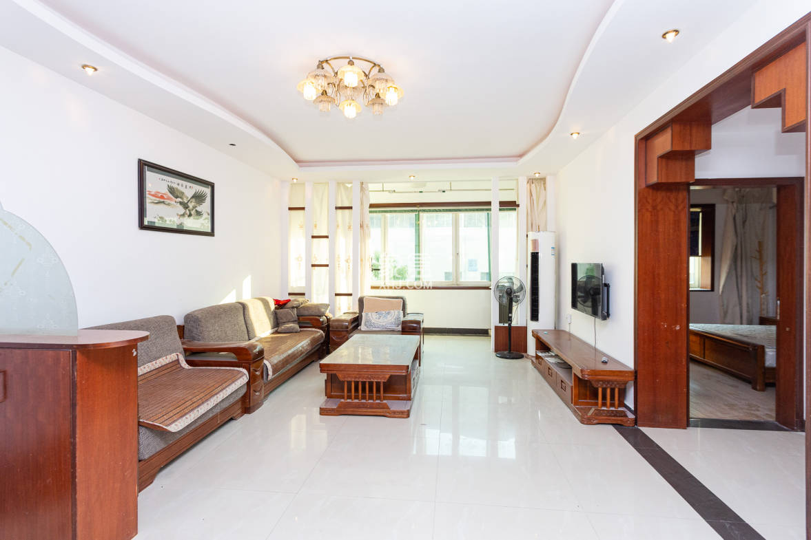 长高圆梦佳苑  3室2厅2卫    66.8万 长高圆梦佳苑  3室2厅2卫    66.8万客厅