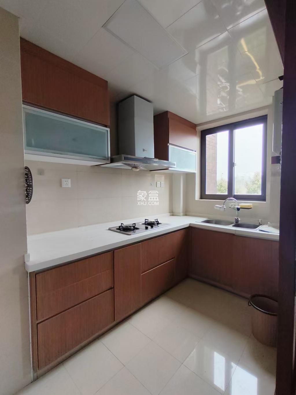 绿地公馆(绿地名邸) 3室2厅2卫 2700.0元/月 绿地公馆(绿地名邸) 3室2厅2卫 2700.0元/月室内图